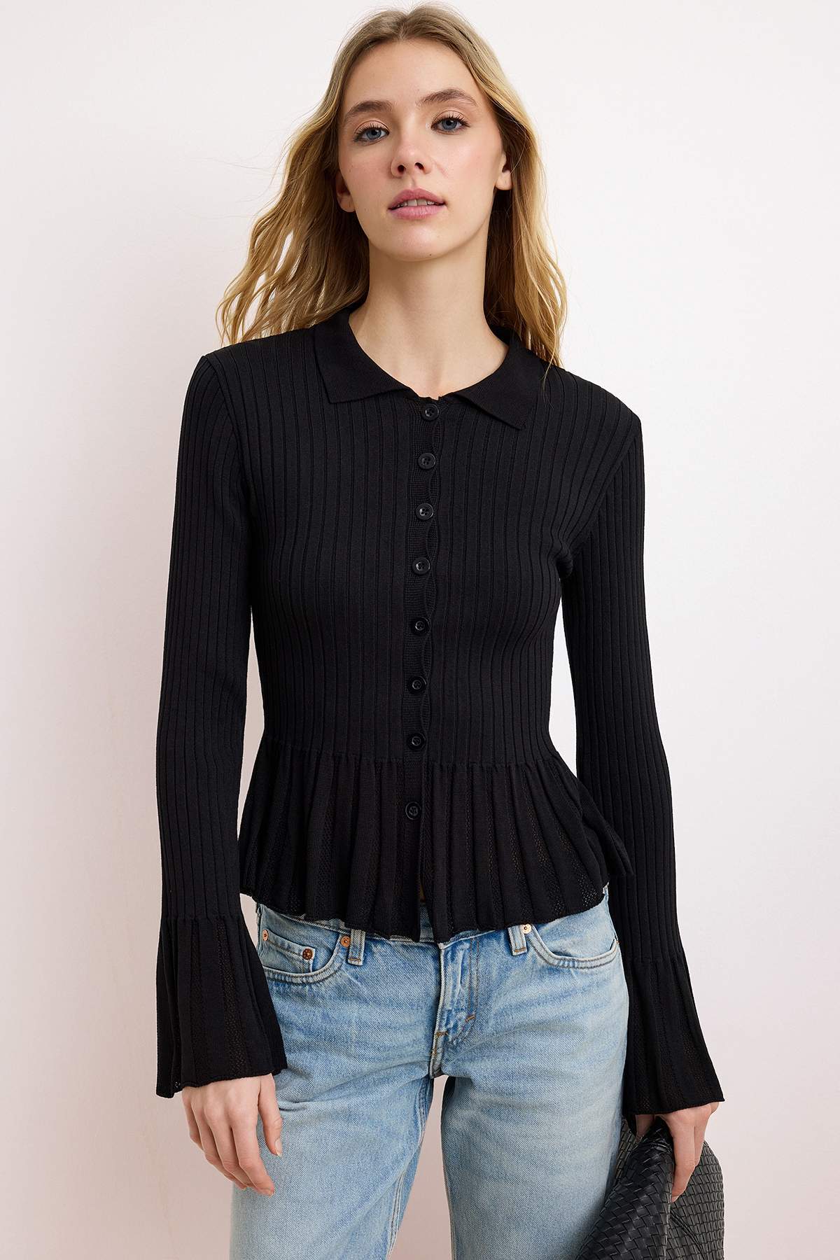 Trendyolmilla  Siyah Ajur Detaylı Fitted/Vücuda Oturan Triko Hırka TWOSS26HI00006