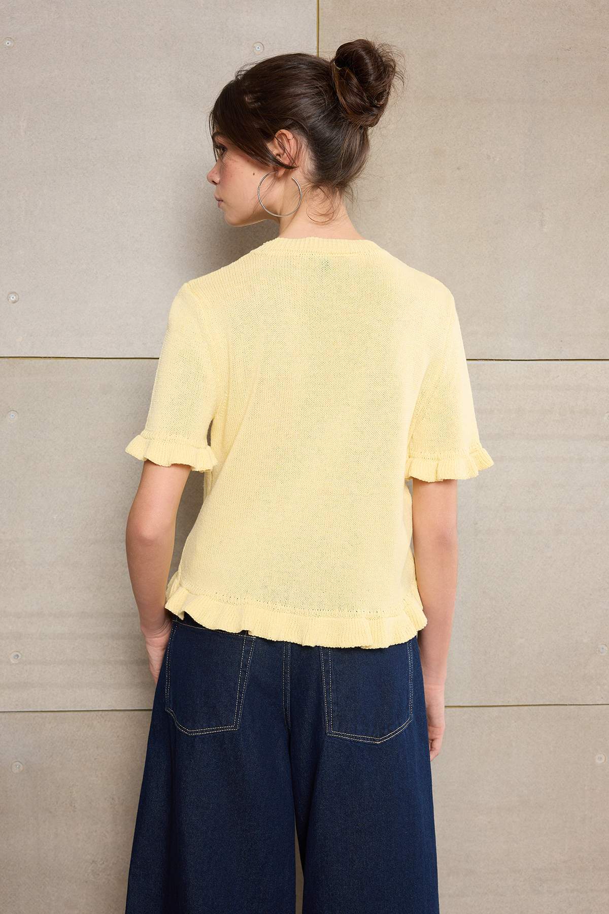 Trendyolmilla  Teen Sarı Çiçek Düğme Detaylı Bisiklet Yaka Triko Bluz TWOSS26BZ00119 - Görsel 4