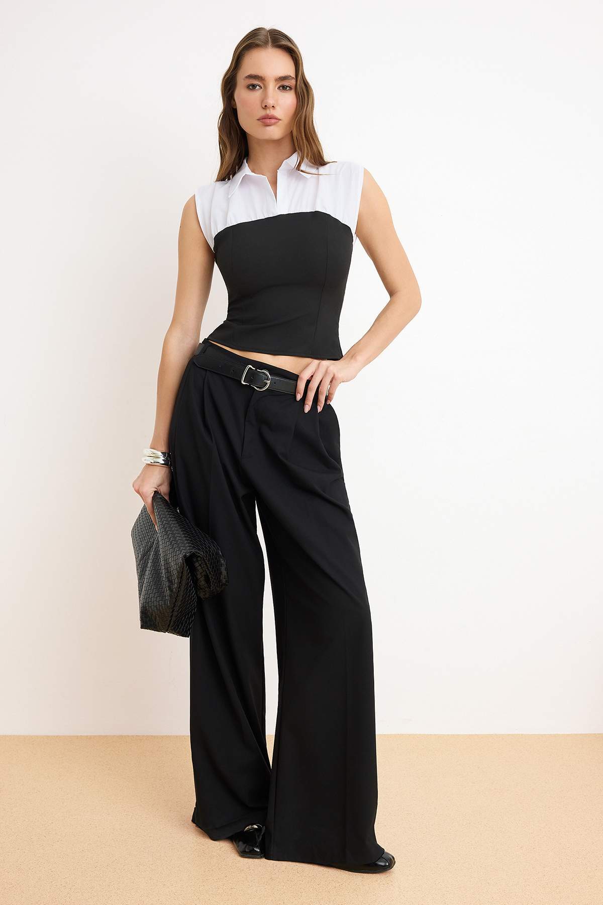 Trendyolmilla  Siyah Gömlek Detaylı Dokuma Bluz TWOSS26BZ00396