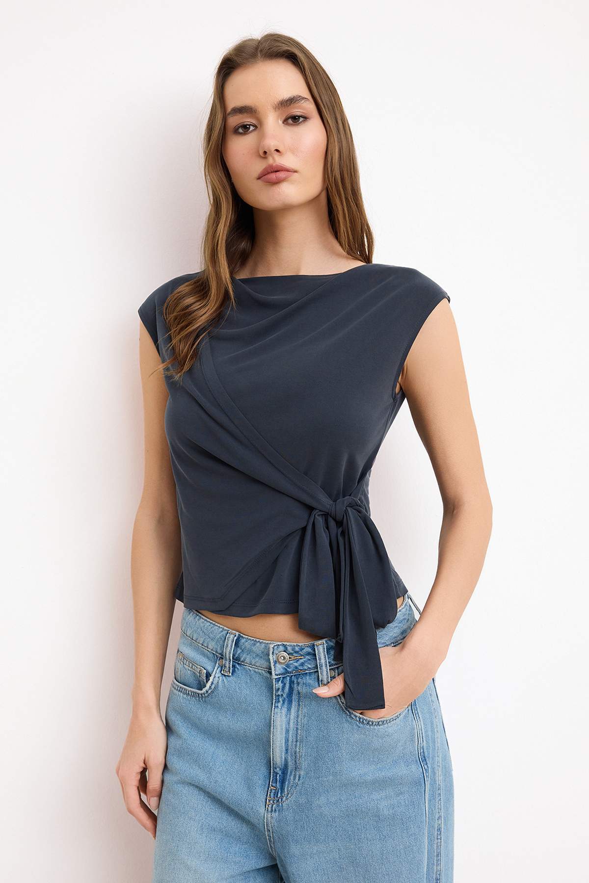 Trendyolmilla  More Sustaniable Antrasit Fitted Kruvaze Kayık Yaka Bağlama Detaylı Modal Örme Bluz TWOSS26BZ00275