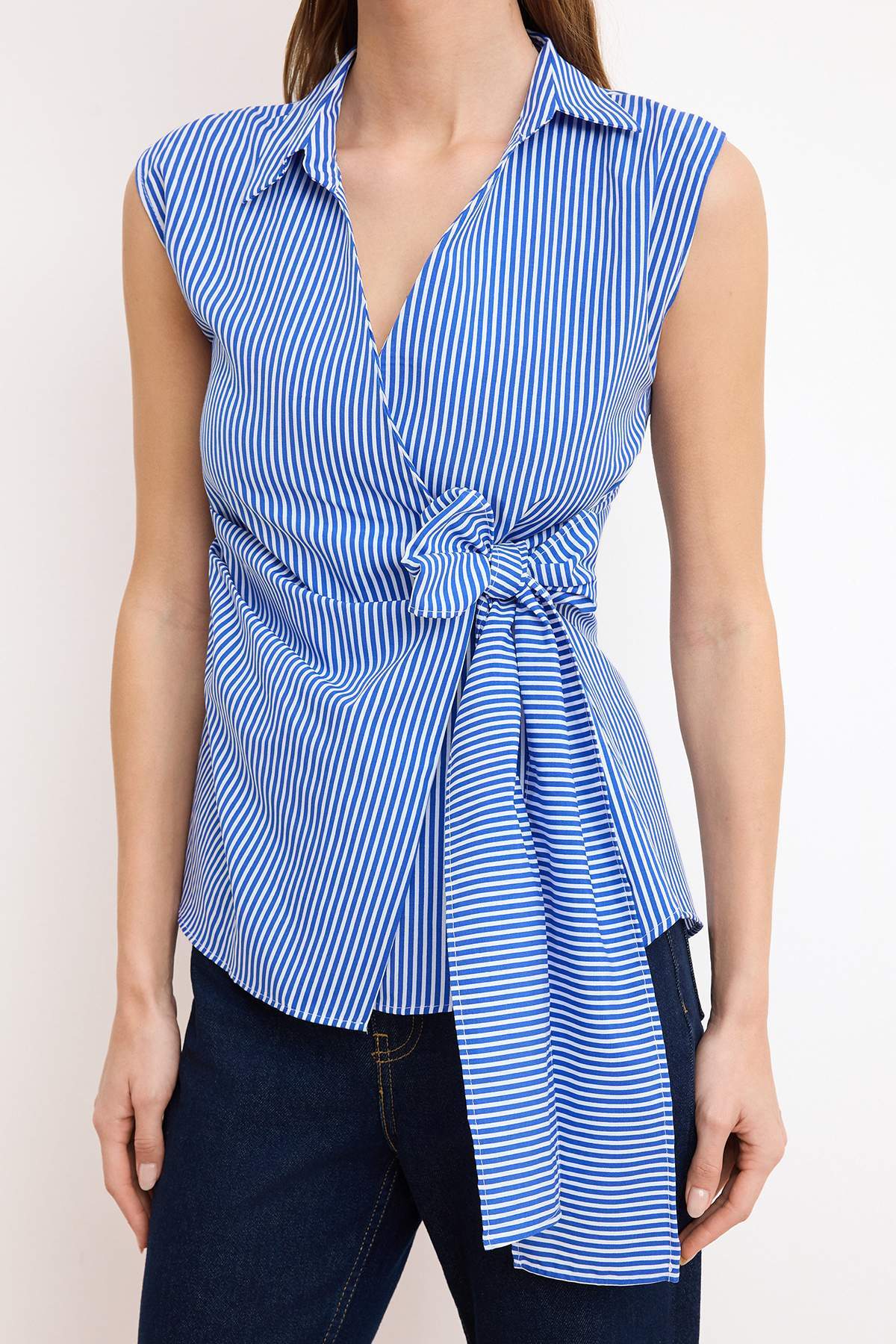Trendyolmilla  Mavi Çizgili Kruvaze Bağlama Detaylı Dokuma Bluz TWOSS25BZ00581 - Görsel 3