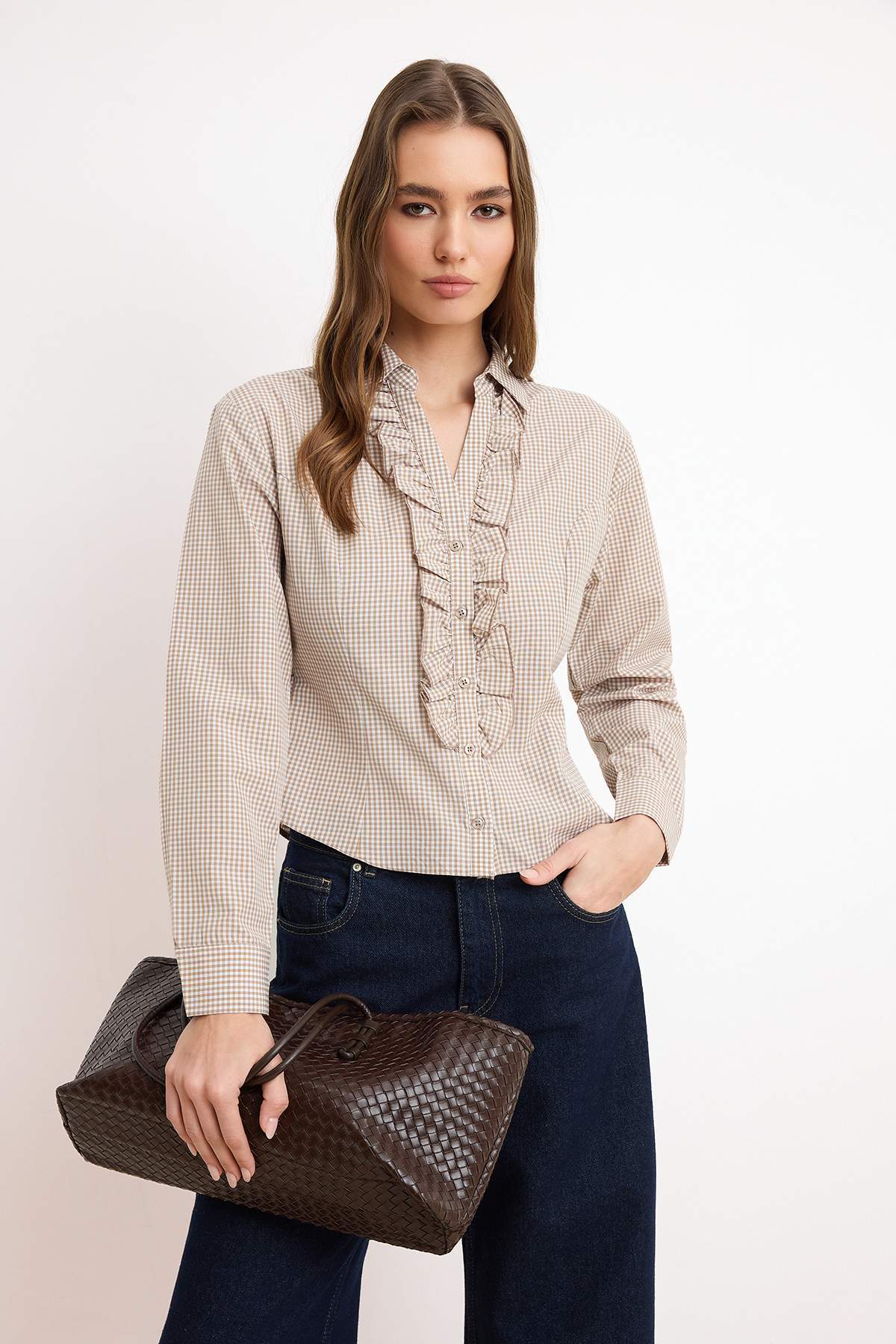 Trendyolmilla  Kahverengi Pötikare Bele Oturan Fırfırlı Gömlek TWOSS26GO00030