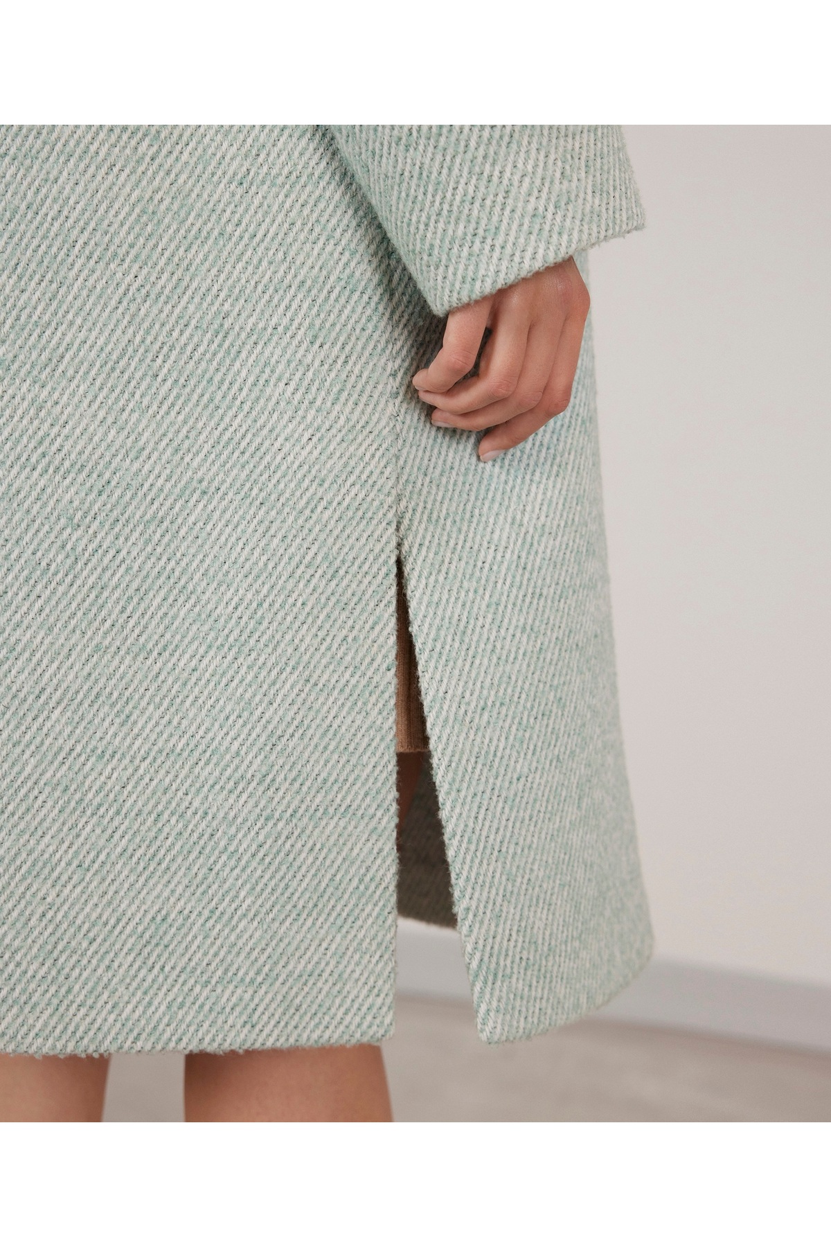 Yargıcı  Yırtmaç Detaylı Palto - Görsel 4