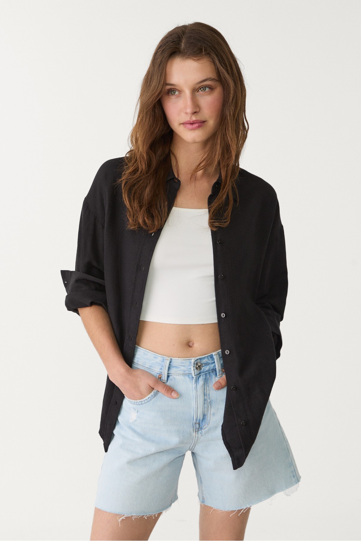 Stradivarius  Keten karışımlı dökümlü gömlek - Görsel 2