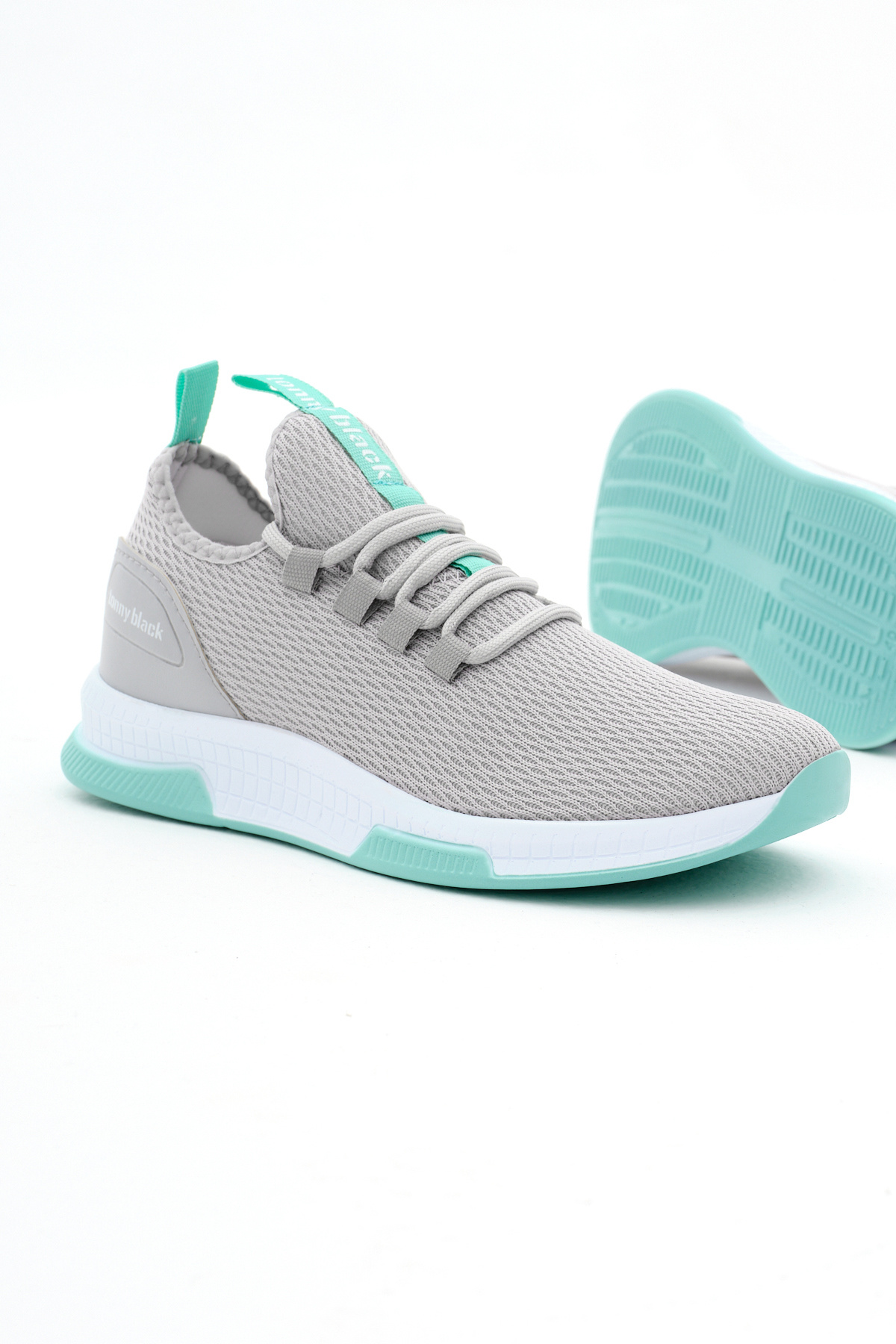 حذاء رياضي برباط ونعل بولي قابل للتنفس باللون الرم...