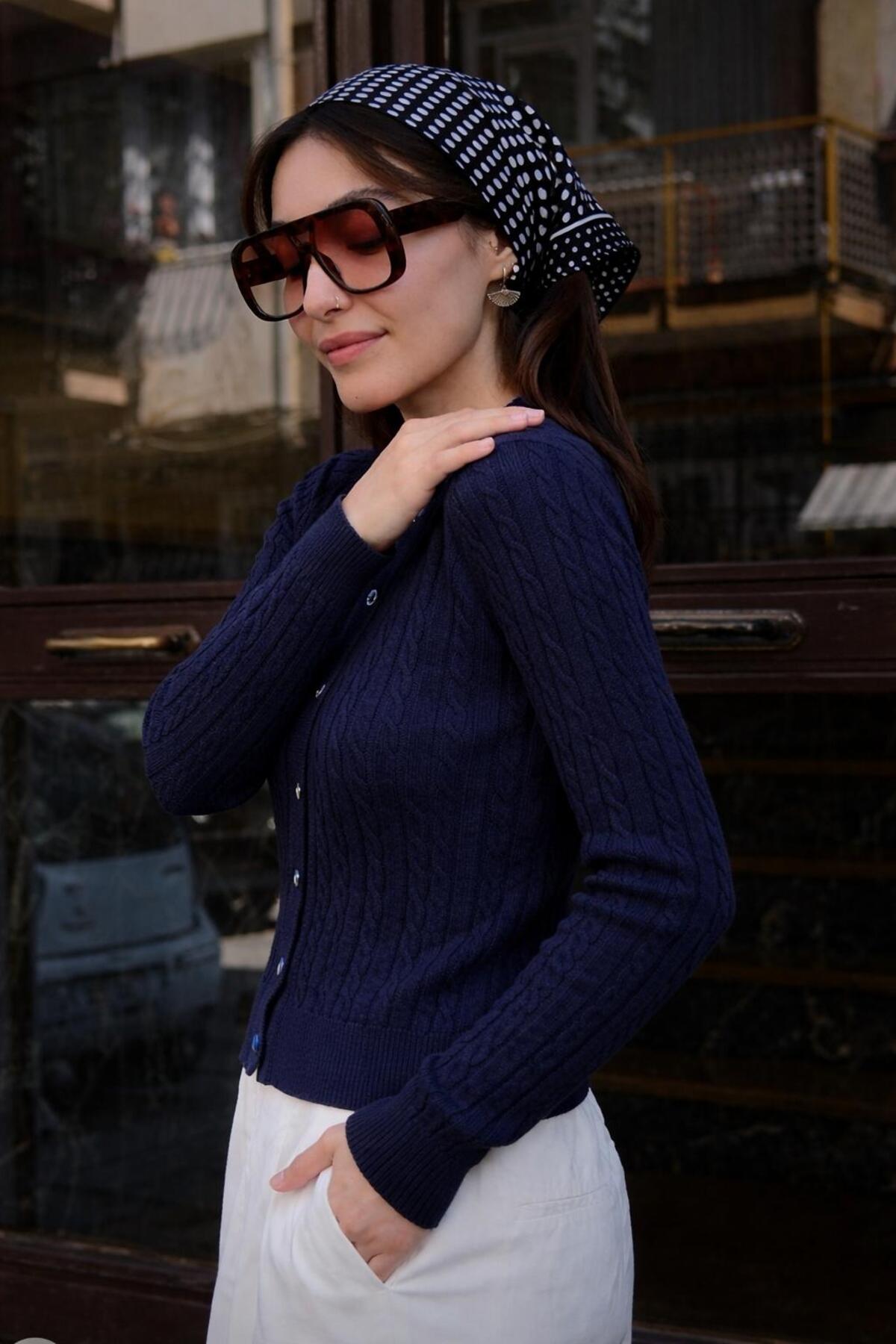 Butik  Una Fiaba- Lacivert Renk Saç Örgü Düğmeli Kadın Triko Hırka - Görsel 7