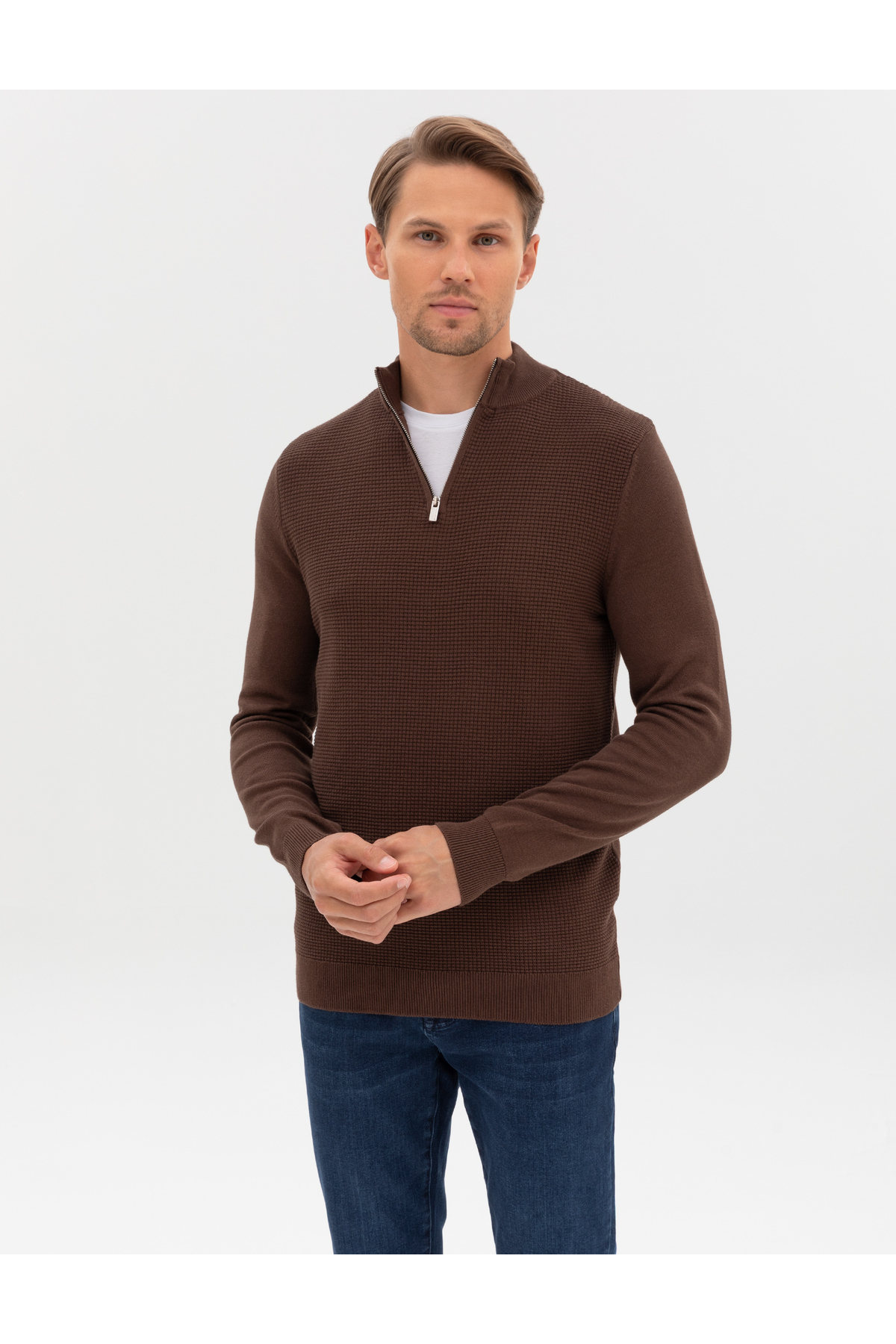پیر کاردین ژاکت بافتنی قهوه‌ای اسلیم فیت یقه بلند زیپ‌دار 50317397-VR029