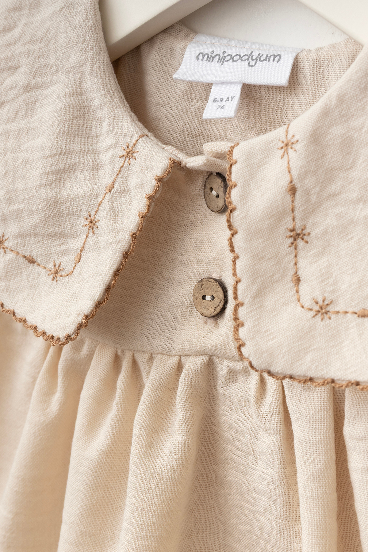 Minipodyum Kız Bebek Yakası Nakışlı Çantalı Bayramlık Keten Elbise fotoğrafı 5 (önizleme)