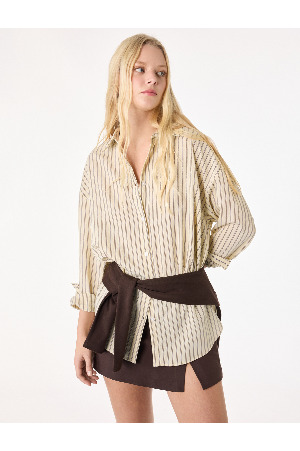 Koton  Klasik Yaka Düğmeli Uzun Kollu Oversize Viskon Gömlek - Görsel 2