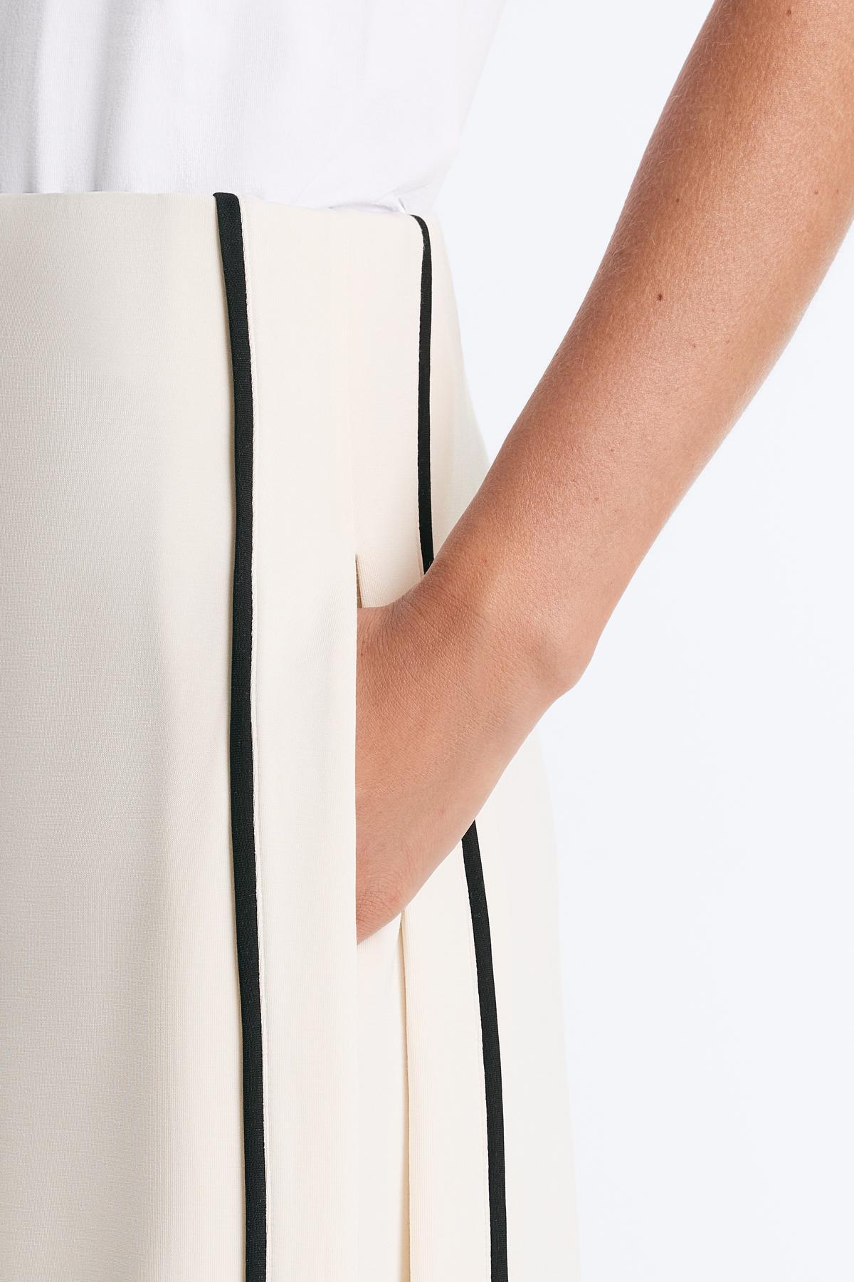 Oysho  Kontrast Piping Detaylı Yumuşak Dokunuşlu Modal Geniş Paça Pantolon - Görsel 4