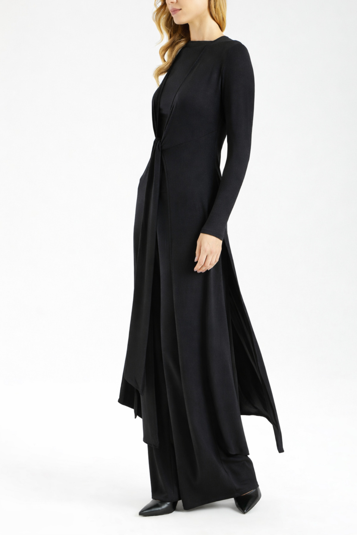 By Yaren Yazıcı  Kadın Siyah Uzun Yırtmaçlı Maxi Hırka – Bağlamalı Akışkan Form Yumuşak Doku Özel tasarım - Görsel 5