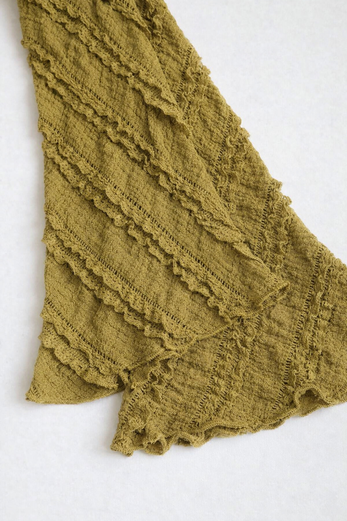 MOONBULL  Kadın Fırfır Kumaş Gold Aksesuar Detaylı Kayık Yaka İspanyol Kol Asimetrik Kesim Bluz - Görsel 6