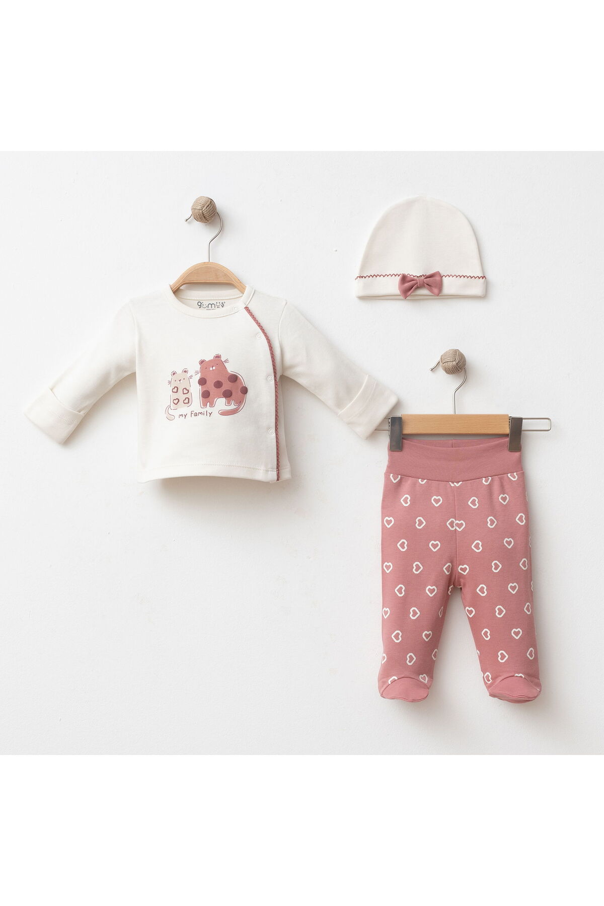 KIZ BEBEK 3 LÜ SET % 100 PAMUKLU KUMAŞ,KENDİNDEN ELDİVENLİ,KURDELE VE PATİKLİ
