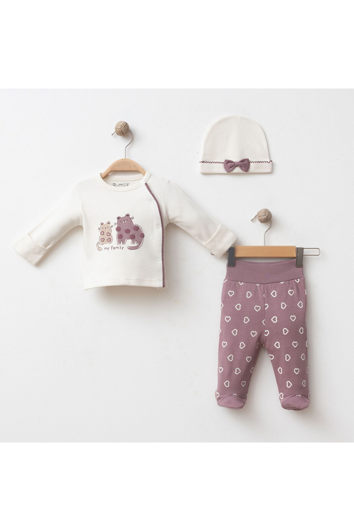 KIZ BEBEK 3 LÜ SET % 100 PAMUKLU KUMAŞ,KENDİNDEN ELDİVENLİ,KURDELE VE PATİKLİ