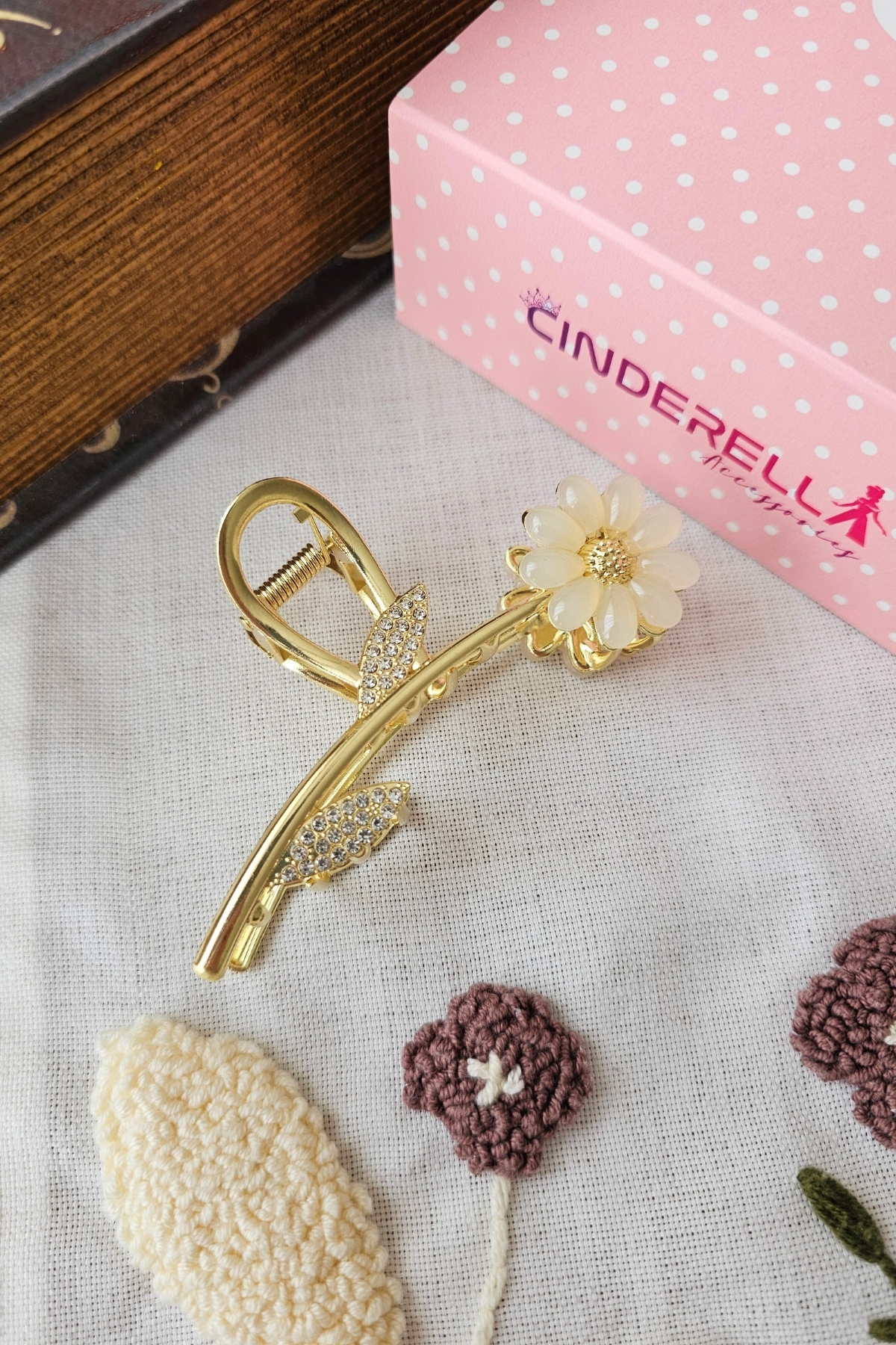 Daisy Floral Elegant Women Latch Buckle 10cm Metal Gold - Stylish Gift Daisy Hairpin with Latch
