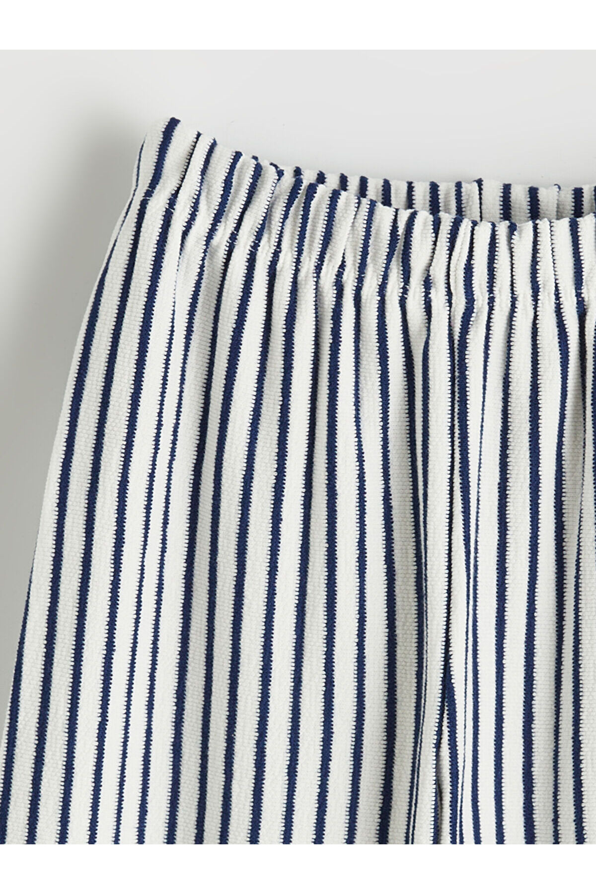 LC Waikiki Esse Collection Ekru Kız Çocuk Baskılı Tişört ve Çizgili Pantolon fotoğrafı 7 (önizleme)