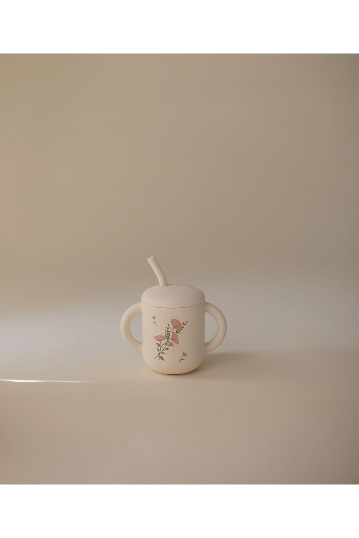 Mushie Pipetli Silikon Alıştırma Bardağı - Pink Flowers fotoğrafı 2 (önizleme)