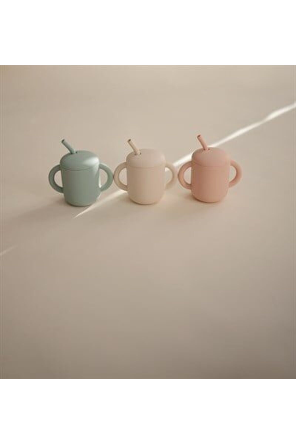 Mushie Pipetli Silikon Alıştırma Bardağı - Blush fotoğrafı 2 (önizleme)