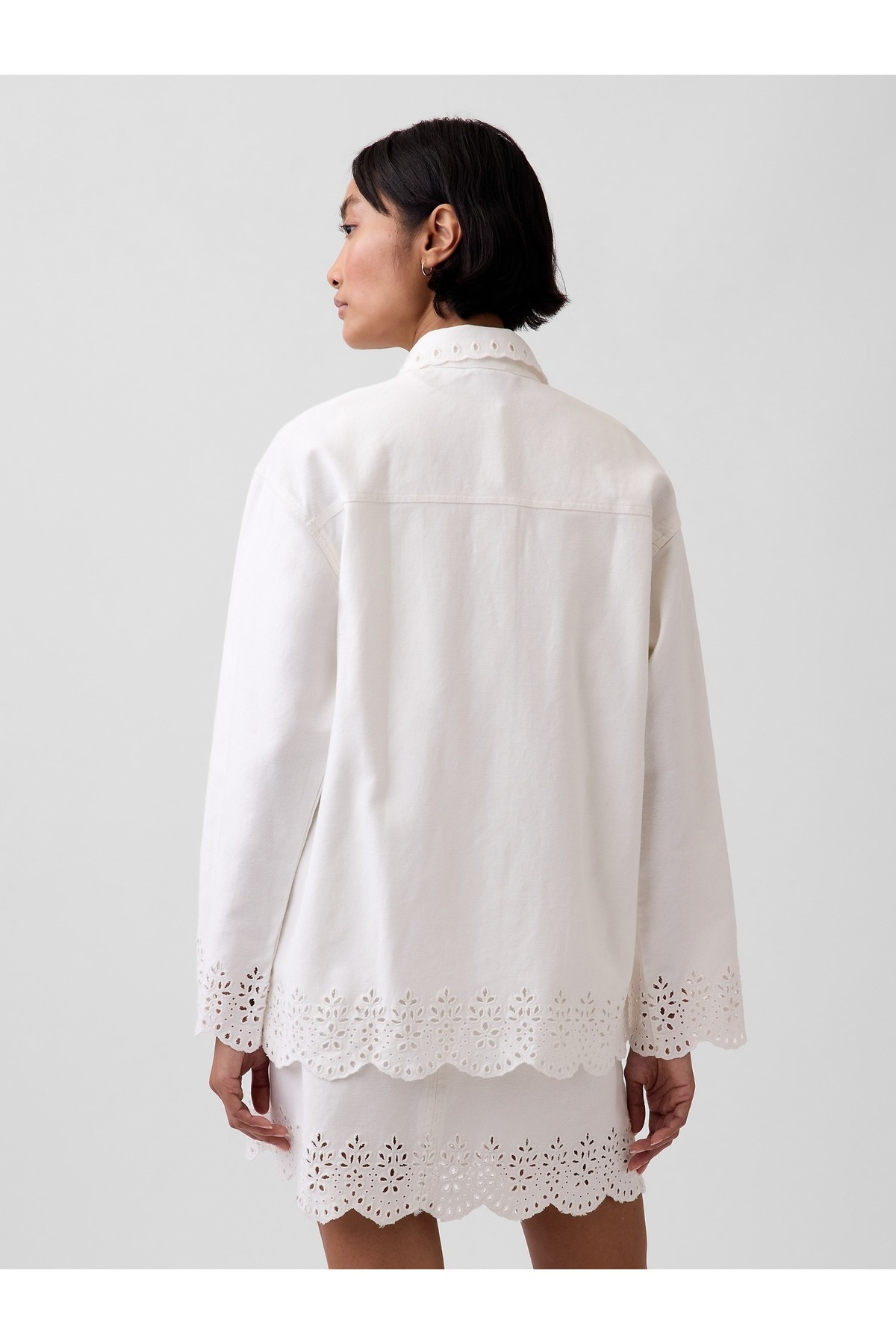 GAP  Kadın Beyaz Eyelet Hem Relaxed Gömlek Ceket - Görsel 5