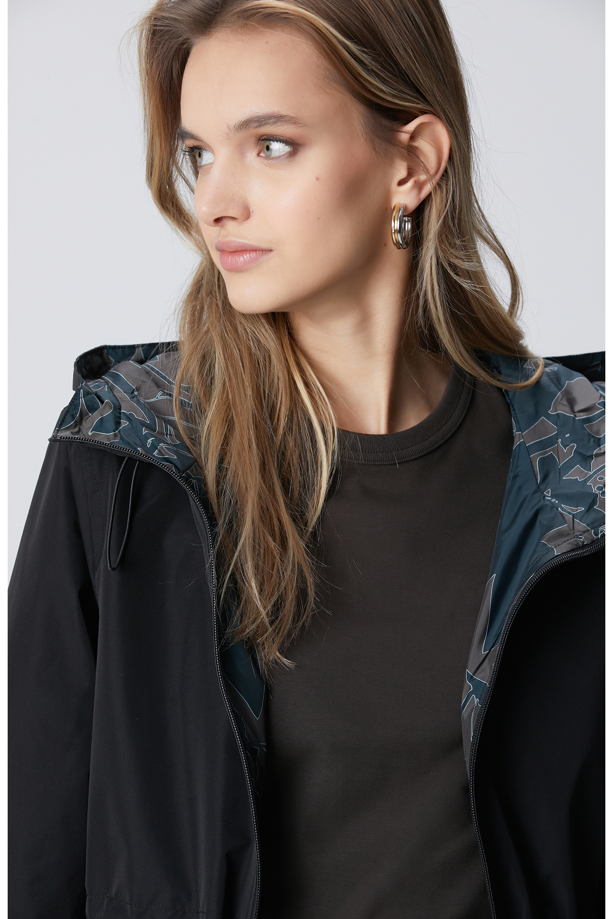 Network  Siyah Kapüşonlu Çift Taraflı Mont - Görsel 2