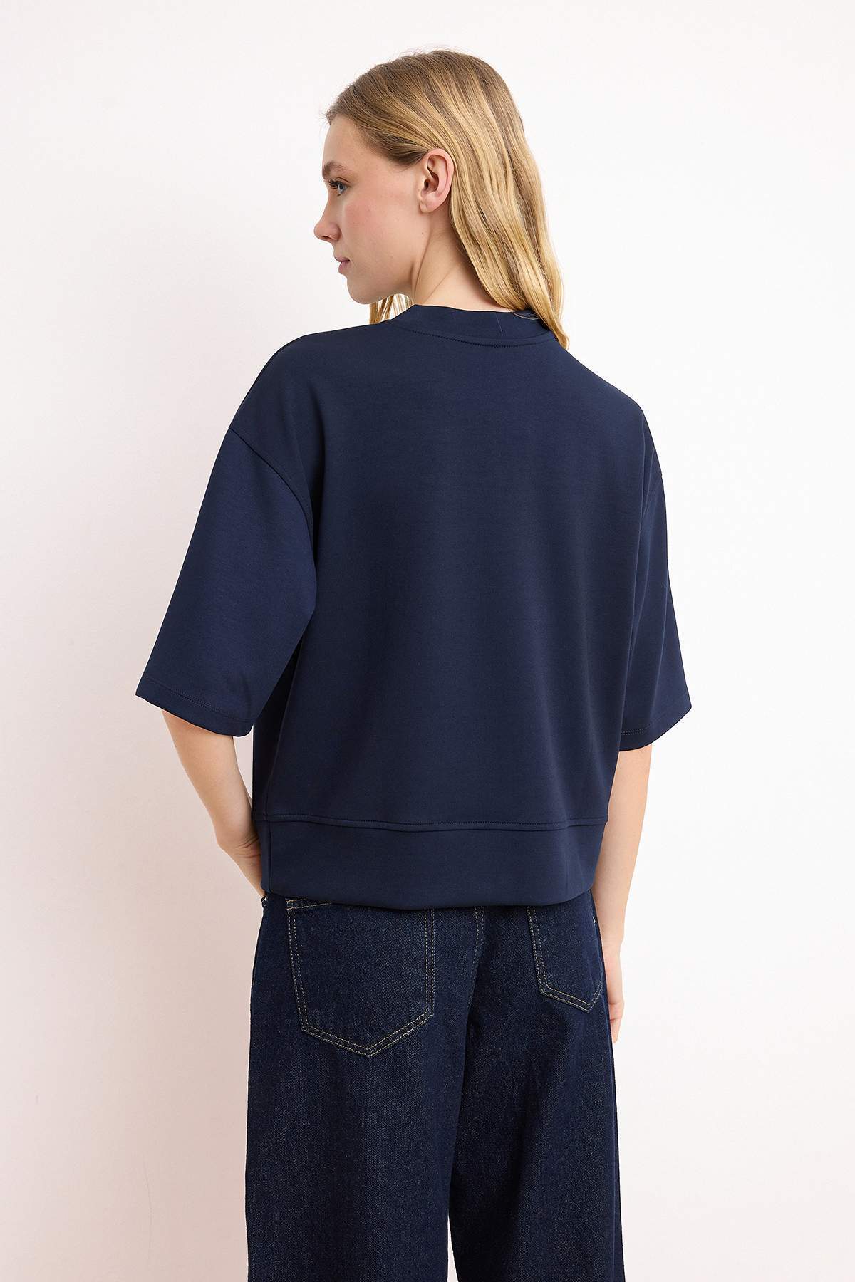 Trendyolmilla  Lacivert Oversize/Geniş Kalıp Düşük Kol Truvakar Soft Touch Örme T-Shirt TWOSS26TS00182 - Görsel 4