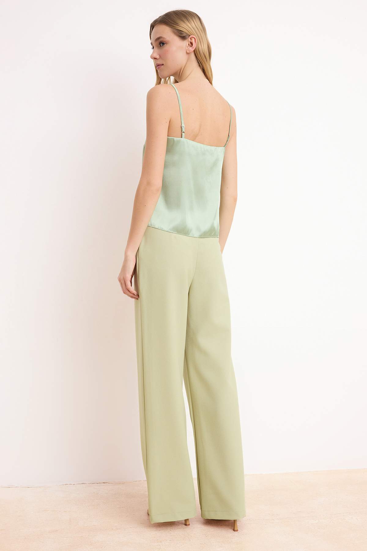 Trendyolmilla  Mint Saten Askılı Bluz Kumaş Geniş Paça Pantolon Dokuma Alt - Üst Takım TWOSS26AU00056 - Görsel 4