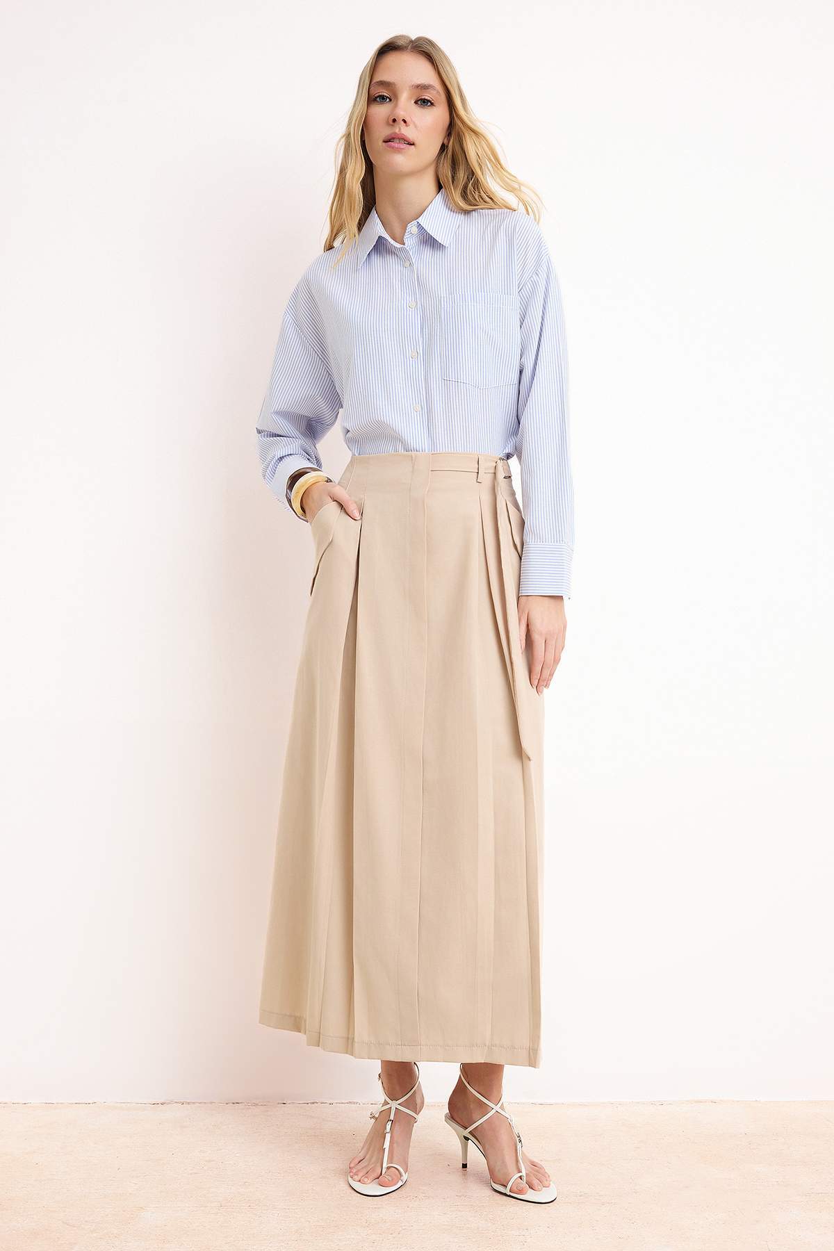 Trendyolmilla Modest Bej Pile Ve Cep Detaylı Dokuma Maxi Etek TCTSS26EE00004