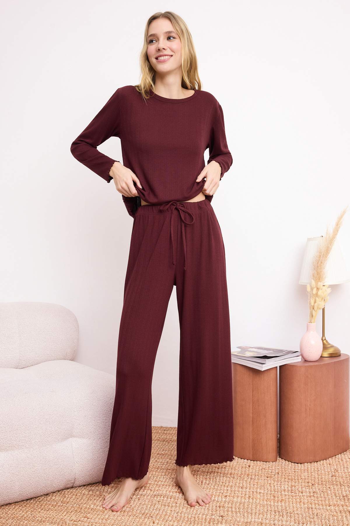 Trendyolmilla  Bordo Baby Overloklu Yumuşak Tuşe Kışlık Fitilli/Pointel Örme Pijama Takımı THMSS26PT00166