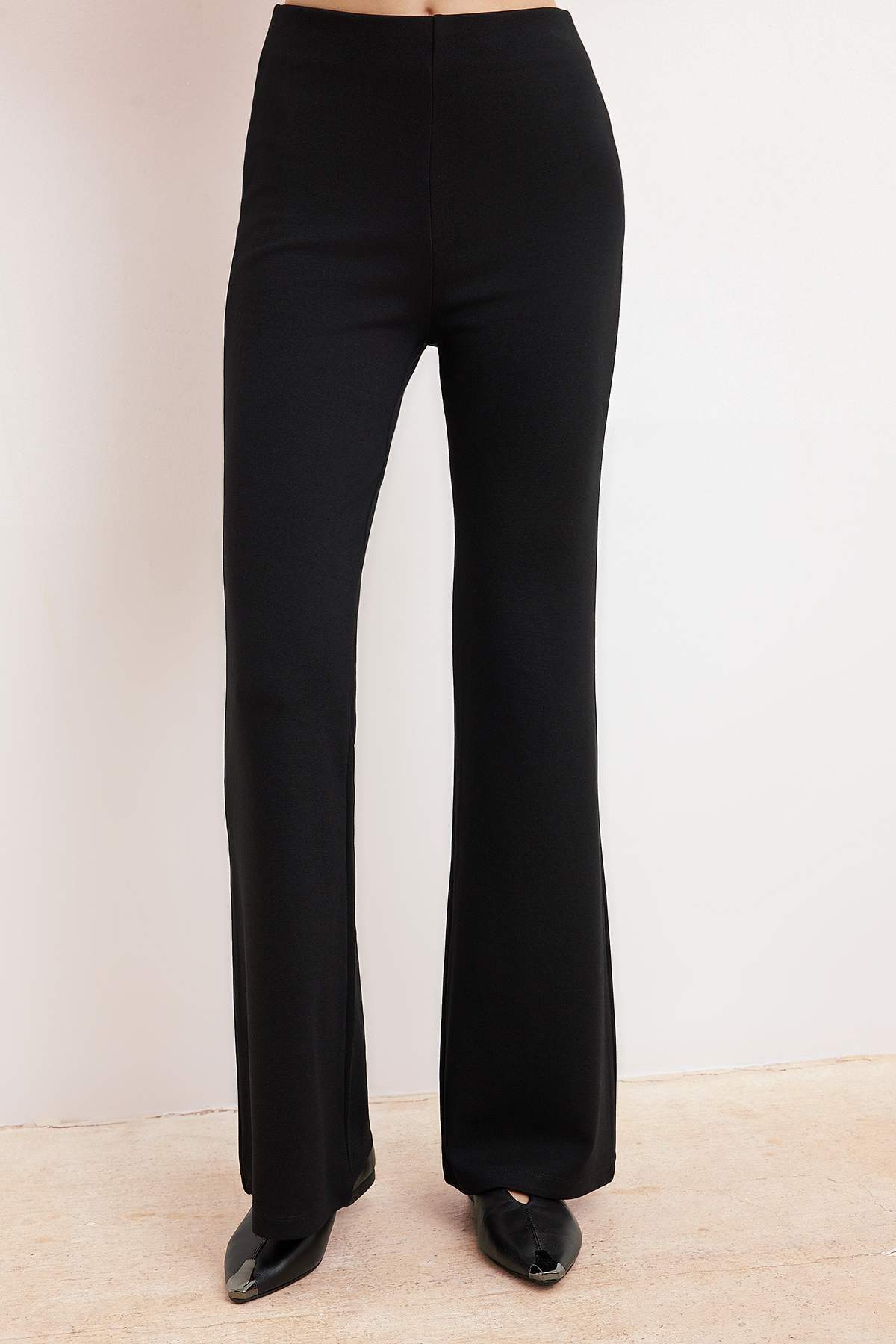 Trendyolmilla  Siyah Fitted/Vücuda Oturan Kalın Askılı Kolsuz İnterlok Örme Alt-Üst Takım TWOSS26AU00088 - Görsel 3