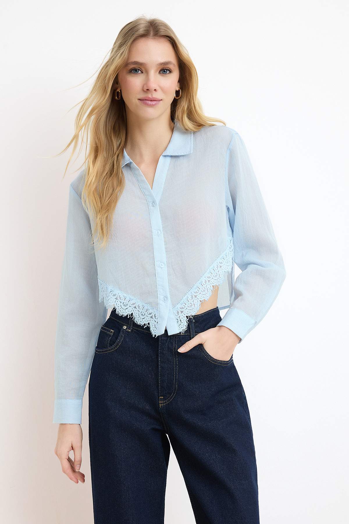Trendyolmilla  Mavi Dokulu Dantel Garnili Crop Gömlek TWOSS26GO00055