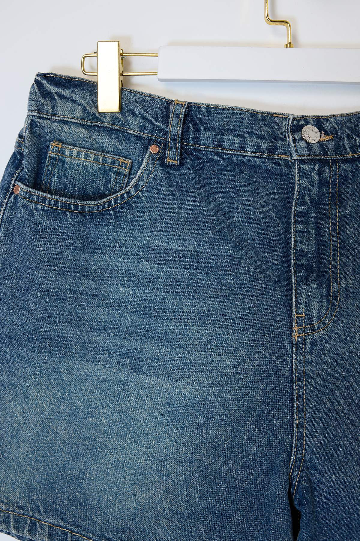 Trendyolmilla  Mavi Lastikli Yüksek Bel Mini %100 Pamuk Non-Stretch Büyük Beden Denim Şort TBBSS26AP00009 - Görsel 5