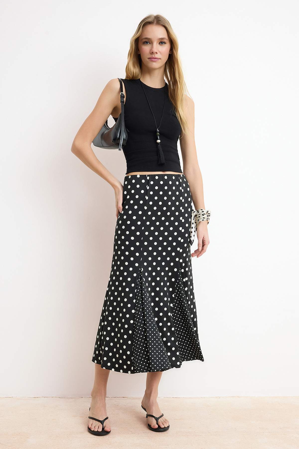 Trendyolmilla  Siyah Puantiyeli A-Kesim/Çan Form Normal Bel Esnek Örme Etek TWOSS26ET00063