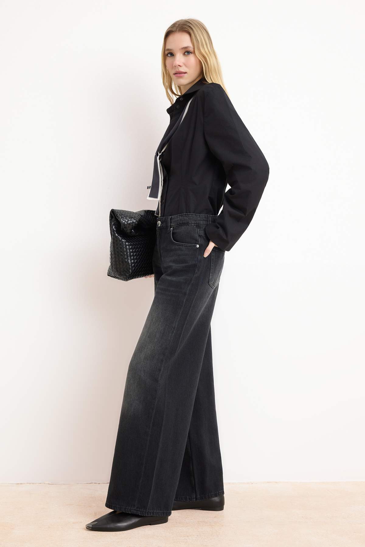 Trendyolmilla  Premium Siyah More Sustainable DÖKÜMLÜ Yüksek Bel %100 Pamuk Wide Leg Jeans TWOSS26JE00136 - Görsel 8