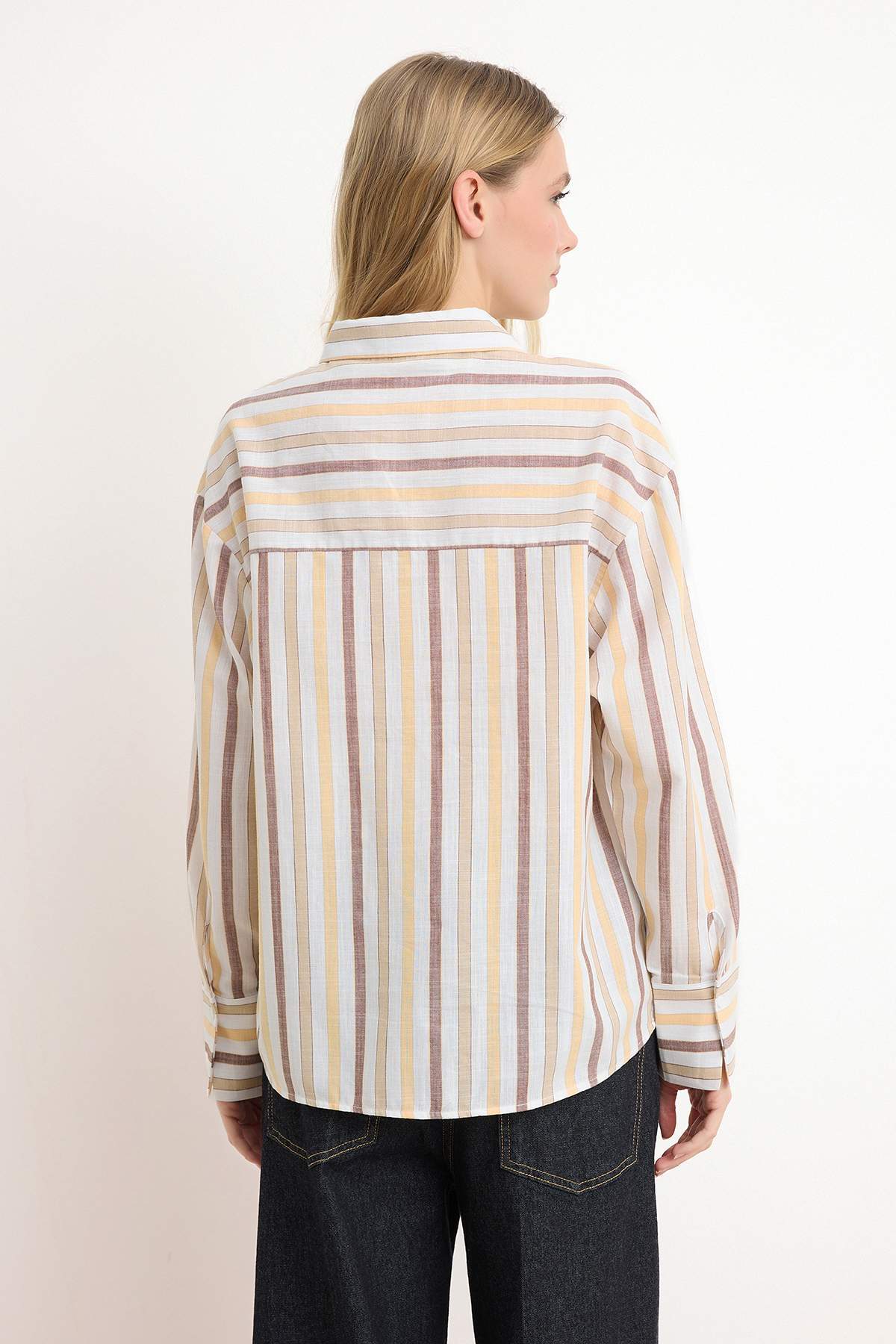 Trendyolmilla  Çok Renkli Çizgili Doğal Görünümlü Oversize/Geniş Kalıp Gömlek TWOSS26GO00106 - Görsel 4