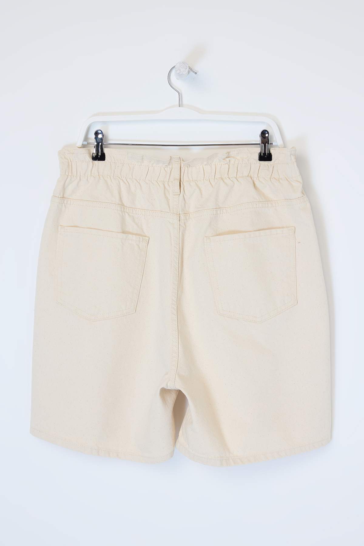 Trendyolmilla  Bej Lastikli Yüksek Bel Geniş Kesim %100 Pamuk Non-Stretch Büyük Beden Denim Şort TBBSS22JE00015 - Görsel 6