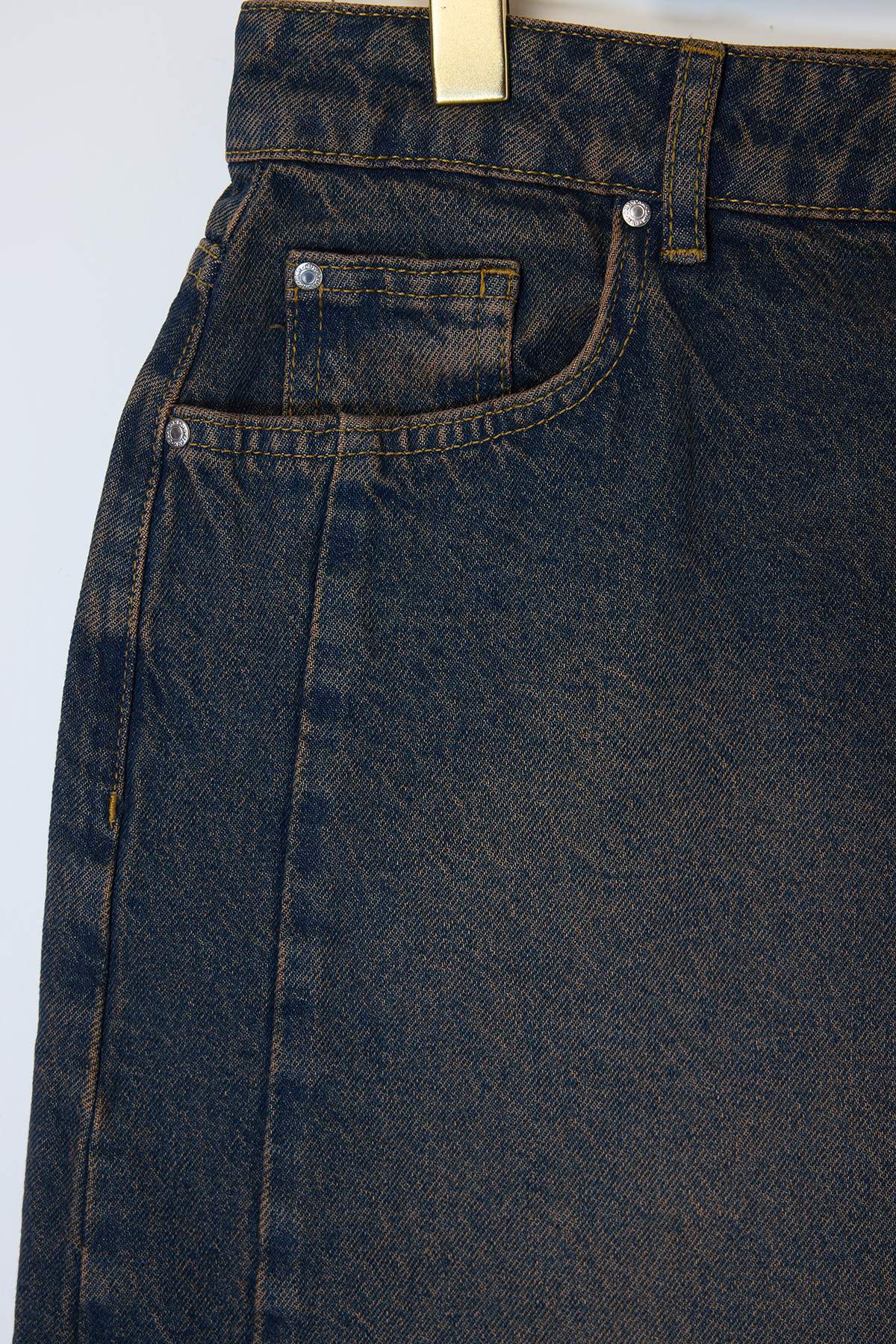 Trendyolmilla  Mavi Soluk Efekt Vintage Yüksek Bel Mini %100 Pamuk Non-Stretch Denim Etek TBBSS26AZ00019 - Görsel 6