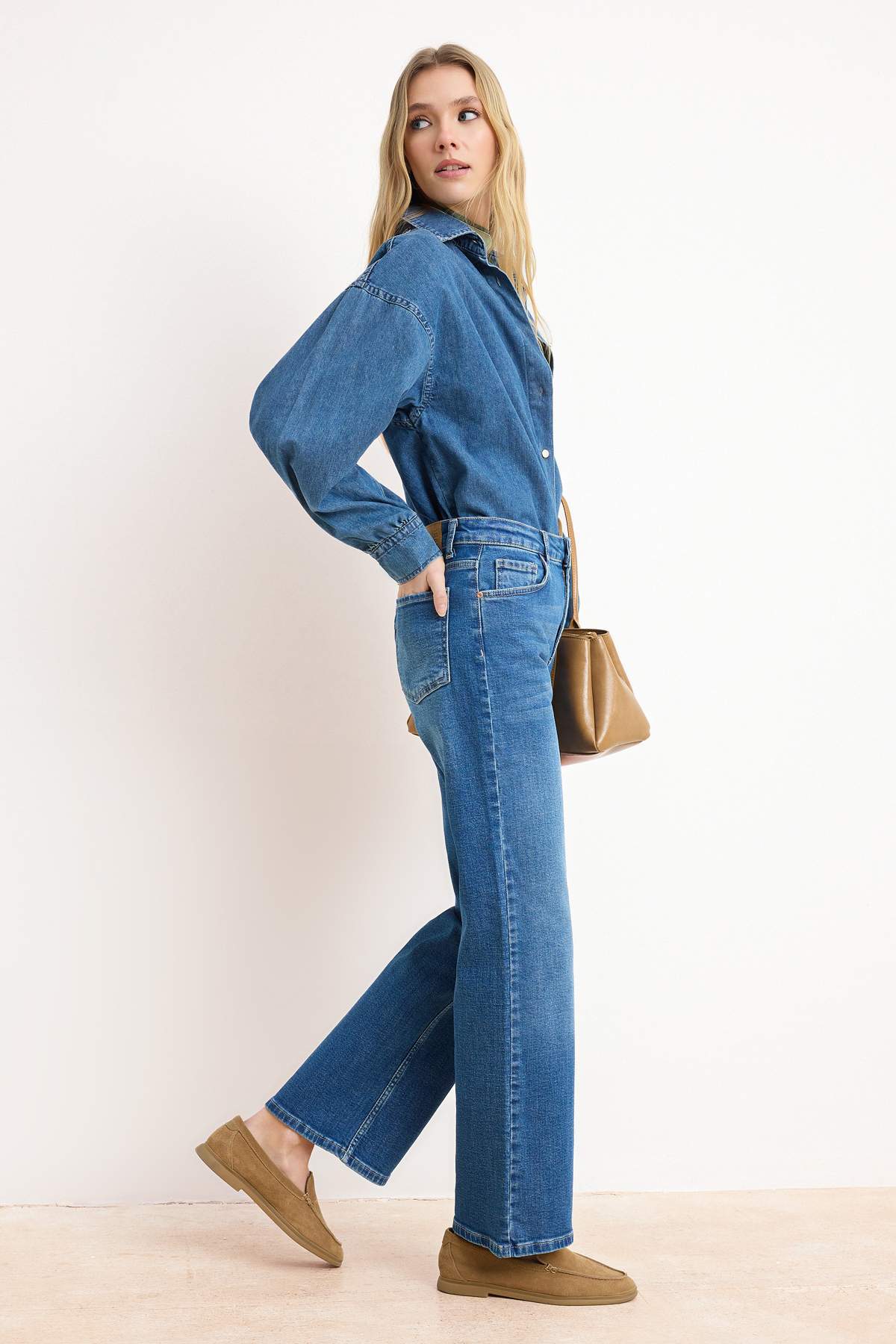 Trendyolmilla  Premium Mavi Özel Kumaş Yüksek Bel Orta Esnek Straight Düz Kesim Jeans TWOSS26JE00147 - Görsel 7