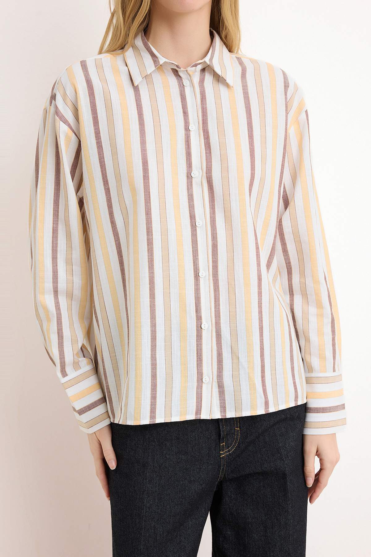 Trendyolmilla  Çok Renkli Çizgili Doğal Görünümlü Oversize/Geniş Kalıp Gömlek TWOSS26GO00106 - Görsel 3