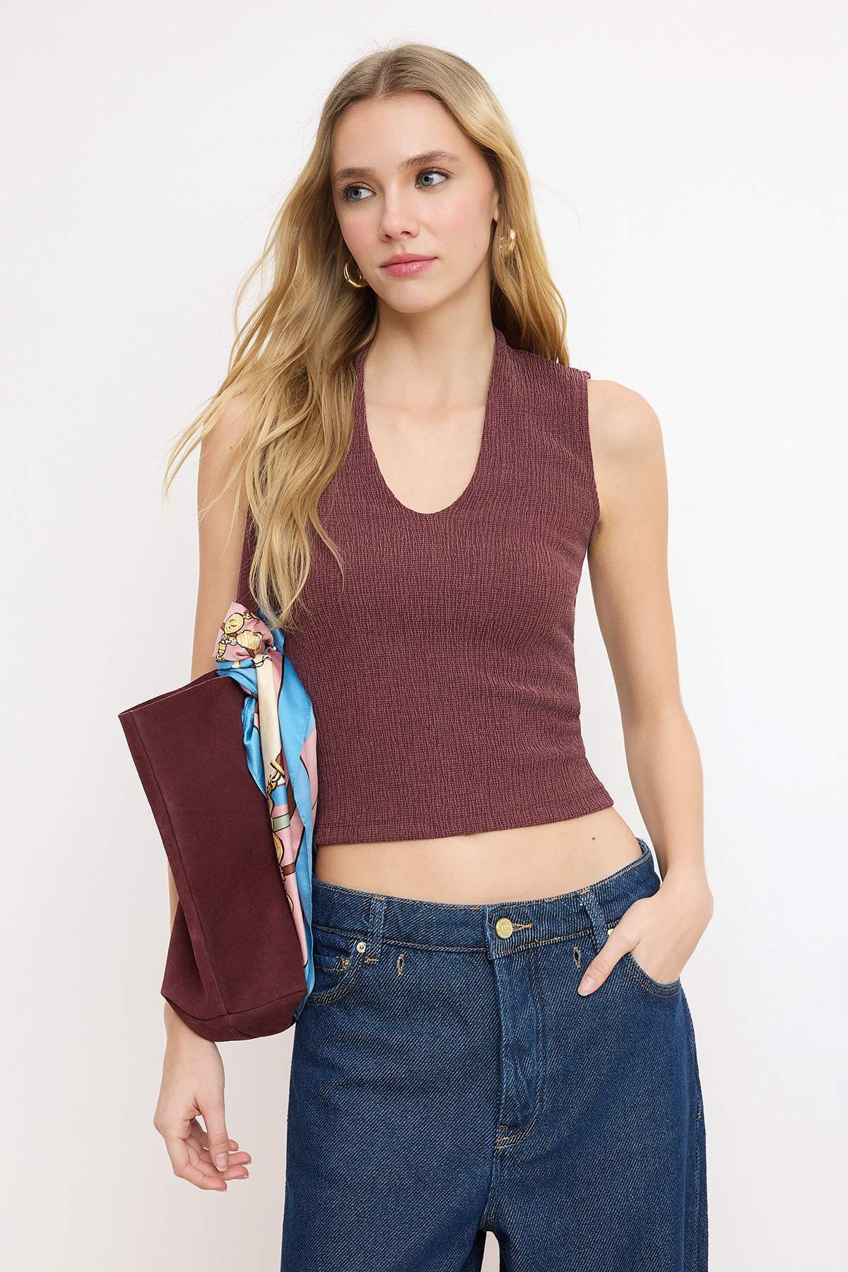 Trendyolmilla Mürdüm Düz Fitted V Yaka Kolsuz Crop Dokulu Örme Bluz TWOSS26BZ00249