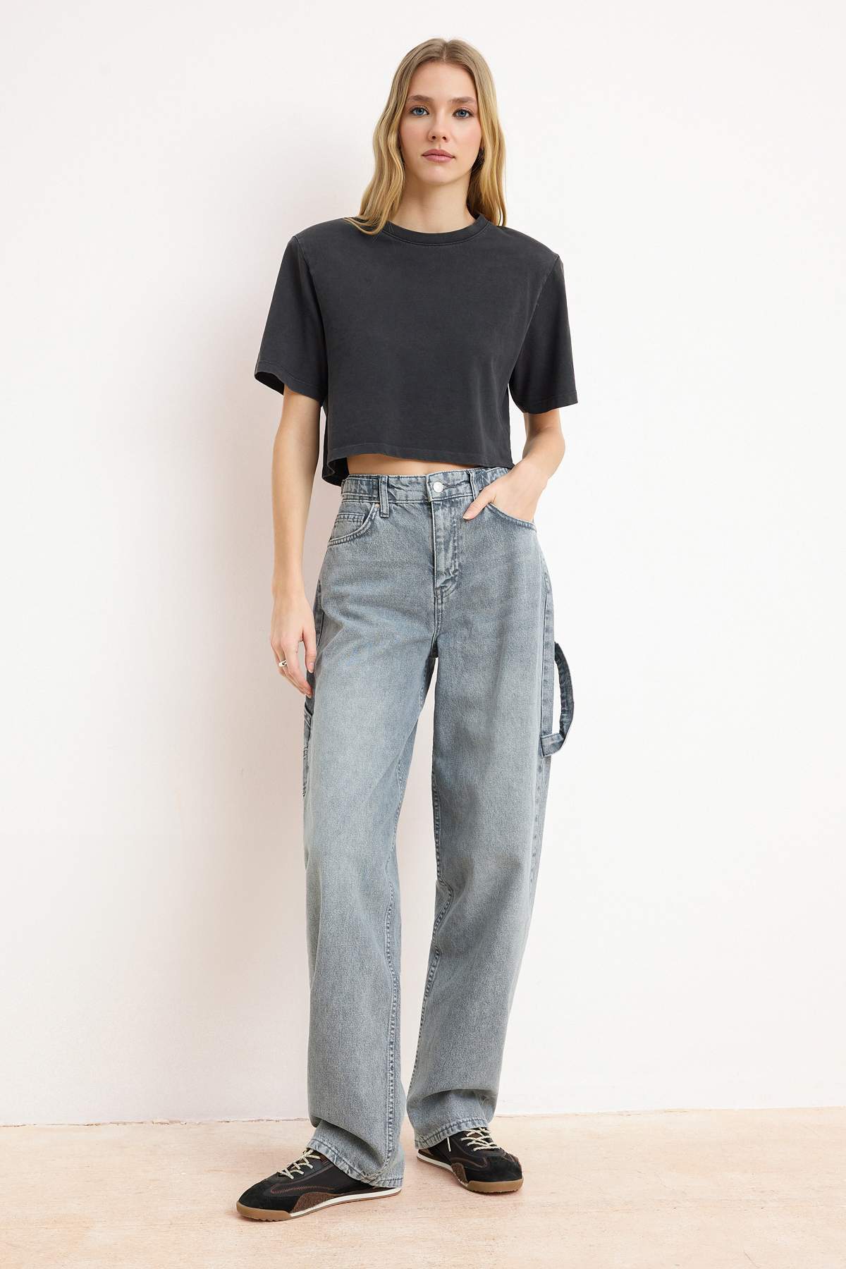 Trendyol Collection Szürke, magas derekú, bő szabású, laza farmernadrág TWOAW...