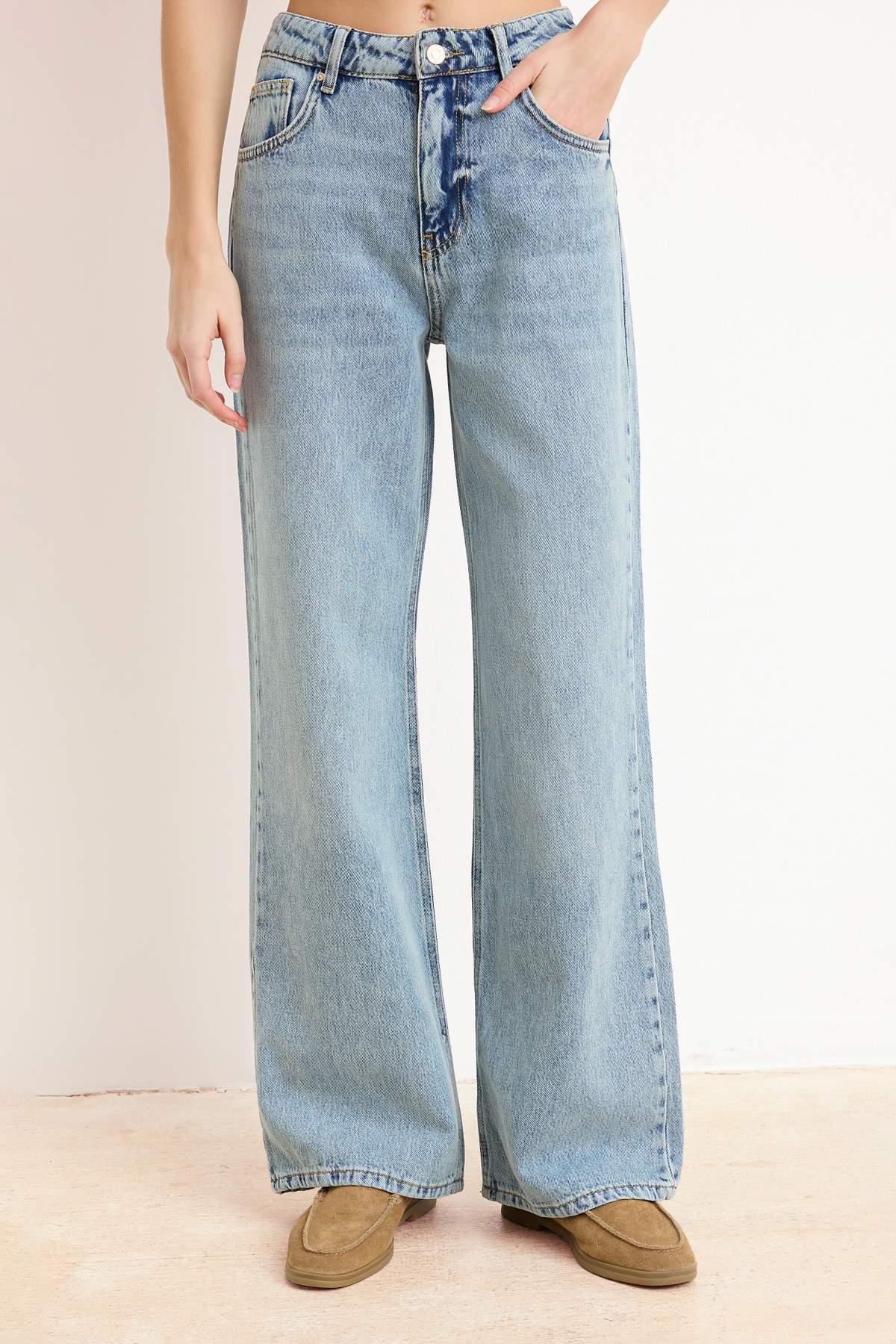 Trendyolmilla Açık Mavi More Sustainable YUMUŞACIK Tencel Karışımlı Yüksek Bel Wide Leg Jeans TWOSS26JE00137