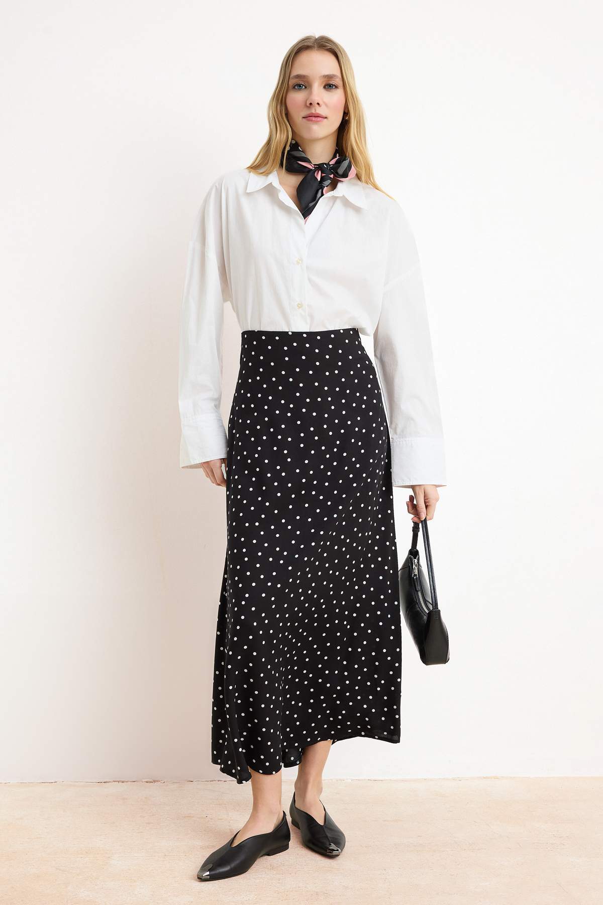 Trendyol Modest Fekete pöttyös mintás harang szőtt szoknya TCTSS22EE0006