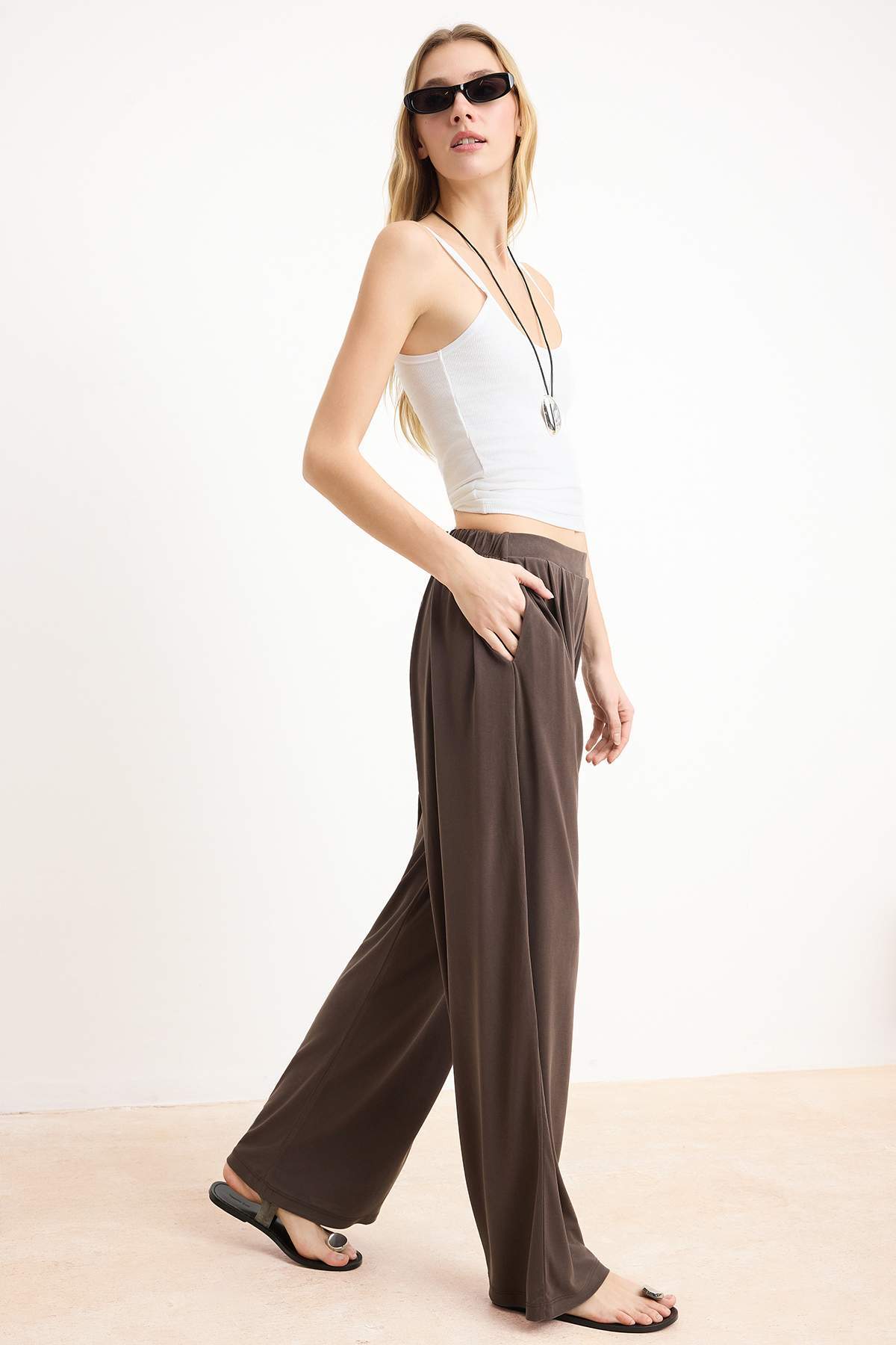 Trendyolmilla  Kahverengi Pilili Wide Leg/Rahat Kesim Esnek Modal Premium Örme Pantolon TWOAW25PL00073 - Görsel 2