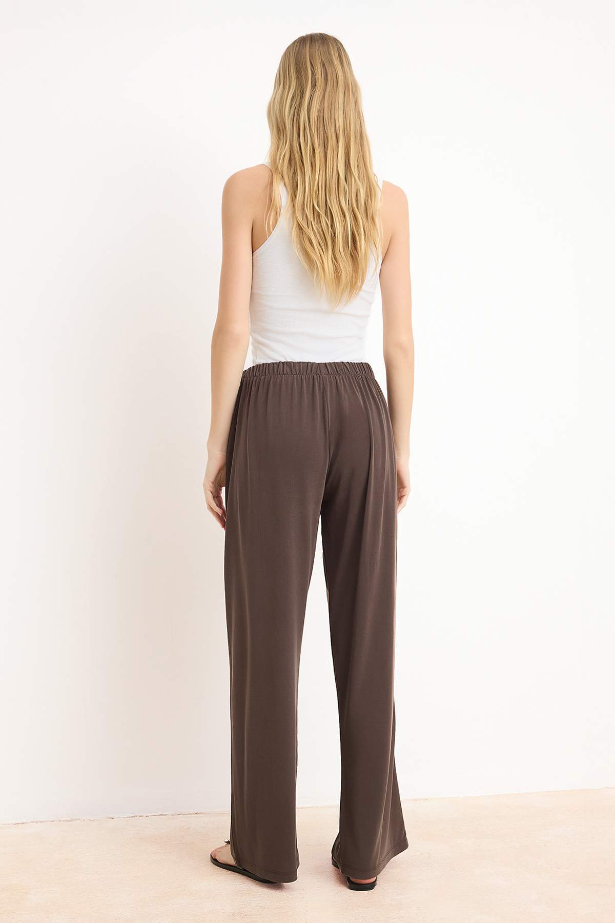 Trendyolmilla  Kahverengi Pilili Wide Leg/Rahat Kesim Esnek Modal Premium Örme Pantolon TWOAW25PL00073 - Görsel 4