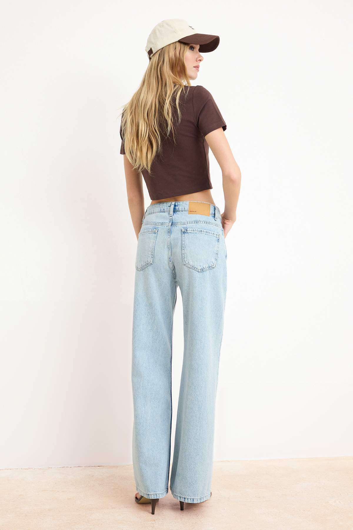 Trendyolmilla  Premium Mavi Özel Kumaş Normal Bel Uzun Boy %100 Pamuk LOOSE Wide Leg Jeans TWOSS26JE00132 - Görsel 10