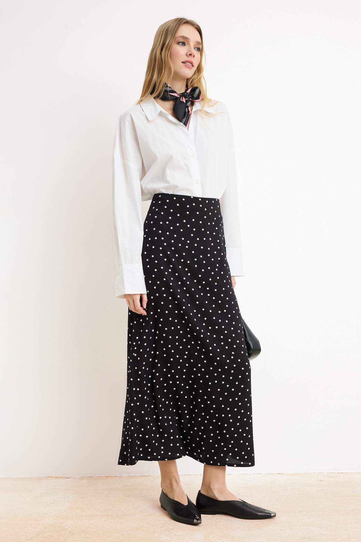 Trendyolmilla  Siyah Puantiye Desenli Çan Dokuma Etek TCTSS22EE0006 - Görsel 2