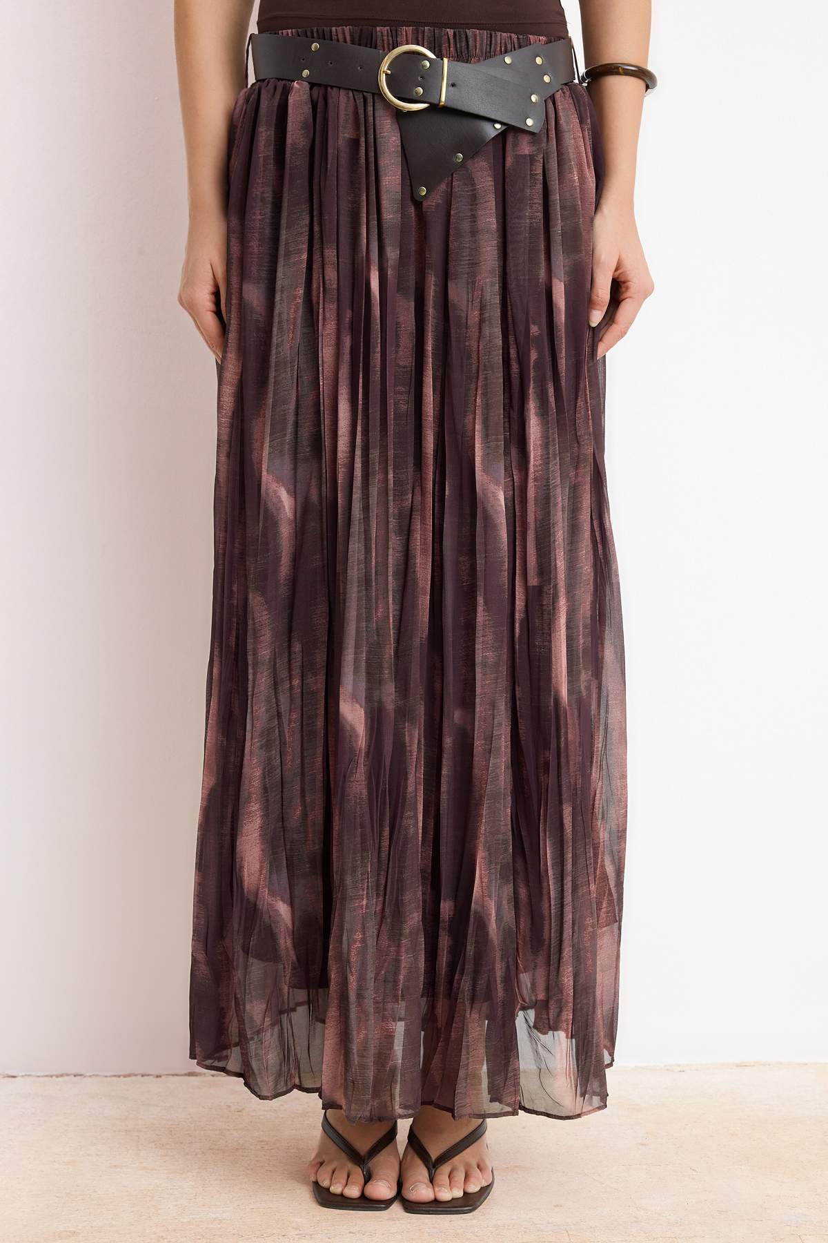 Trendyolmilla  Kahverengi Kemerli Şifon Kırışık Dokuma Uzun Etek TWOAW26ET00171 - Görsel 3