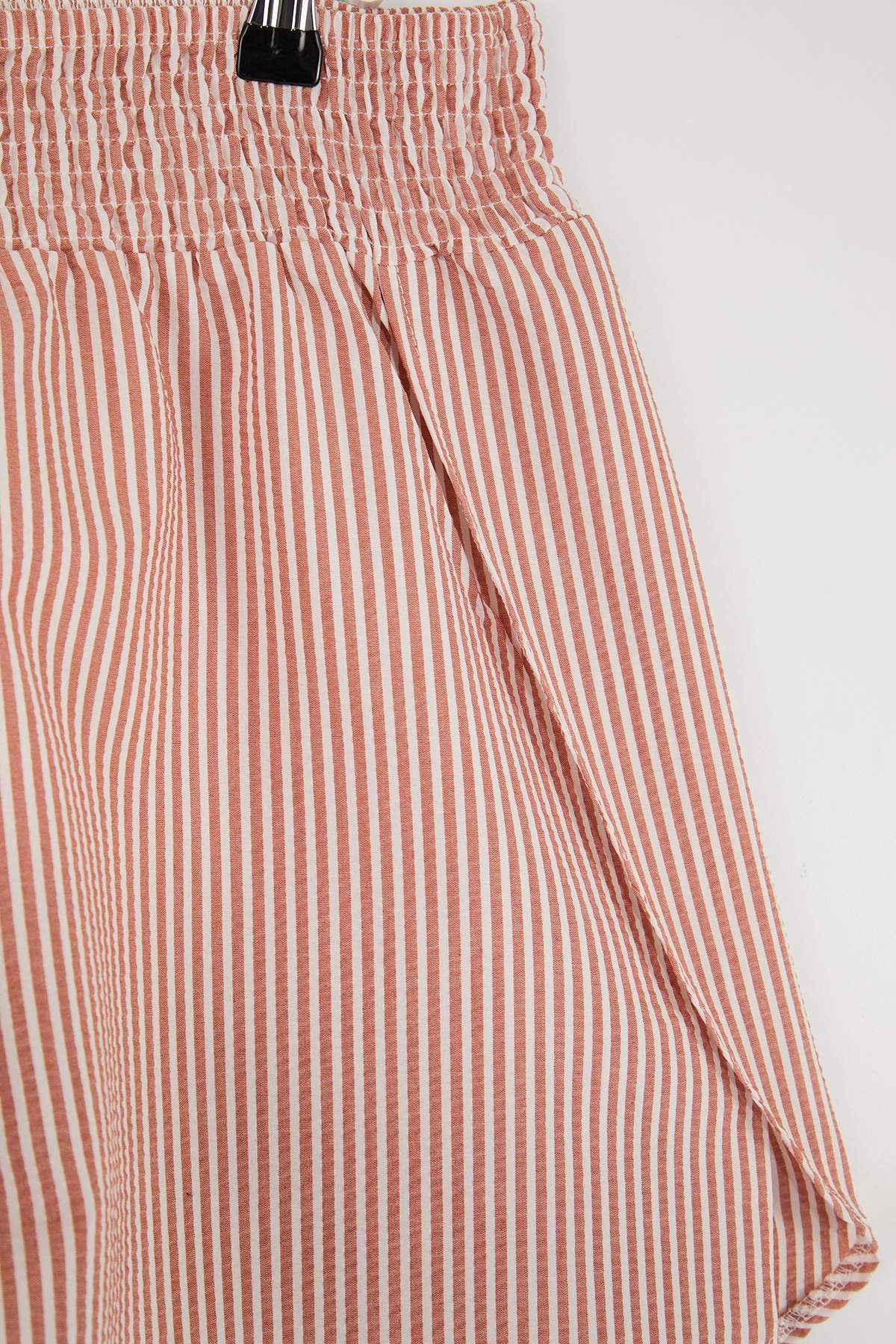 Trendyolmilla  Plaj Giyim Somon Çizgili Gofre Dokulu Kumaş Büyük Beden Plaj Şortu TBBSS26AP00007 - Görsel 5