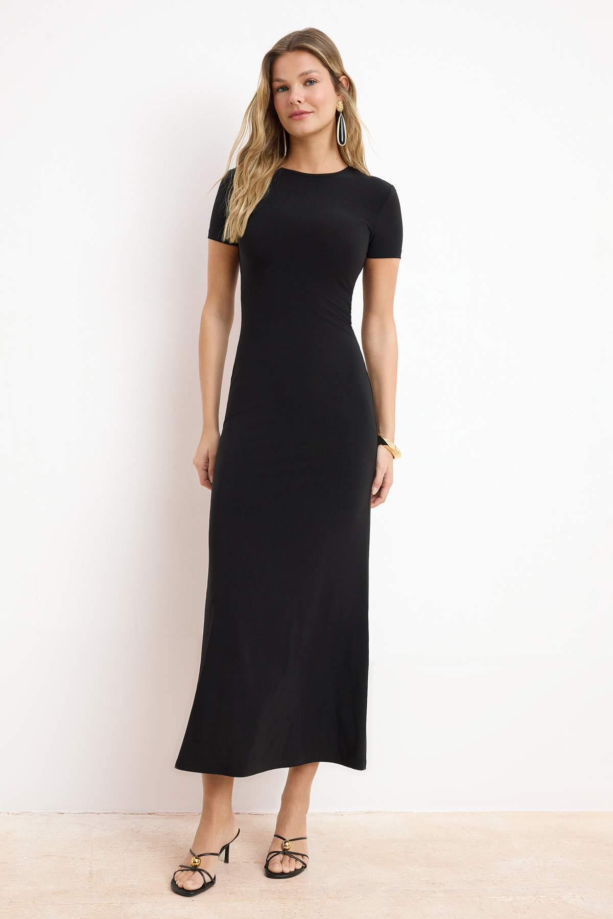 Trendyol Kollektion Dehnbares Strick-Maxikleid – Schwarzes, figurbetontes Ble...