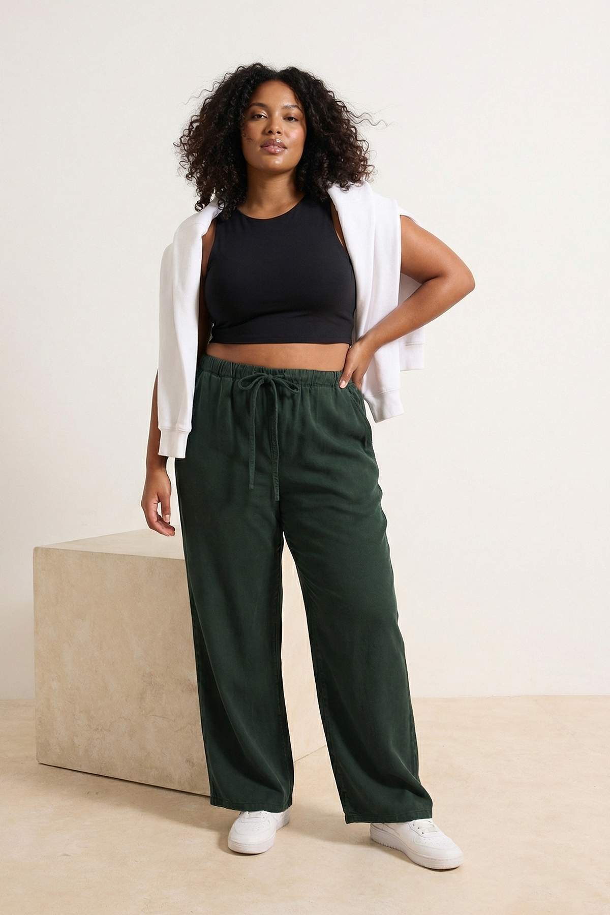 Trendyolmilla  Haki Yüksek Lastikli Bel Tencel İnce Yazlık Geniş Paça/Wide Leg Büyük Beden Jeans TBBSS25AR00038 - Görsel 3